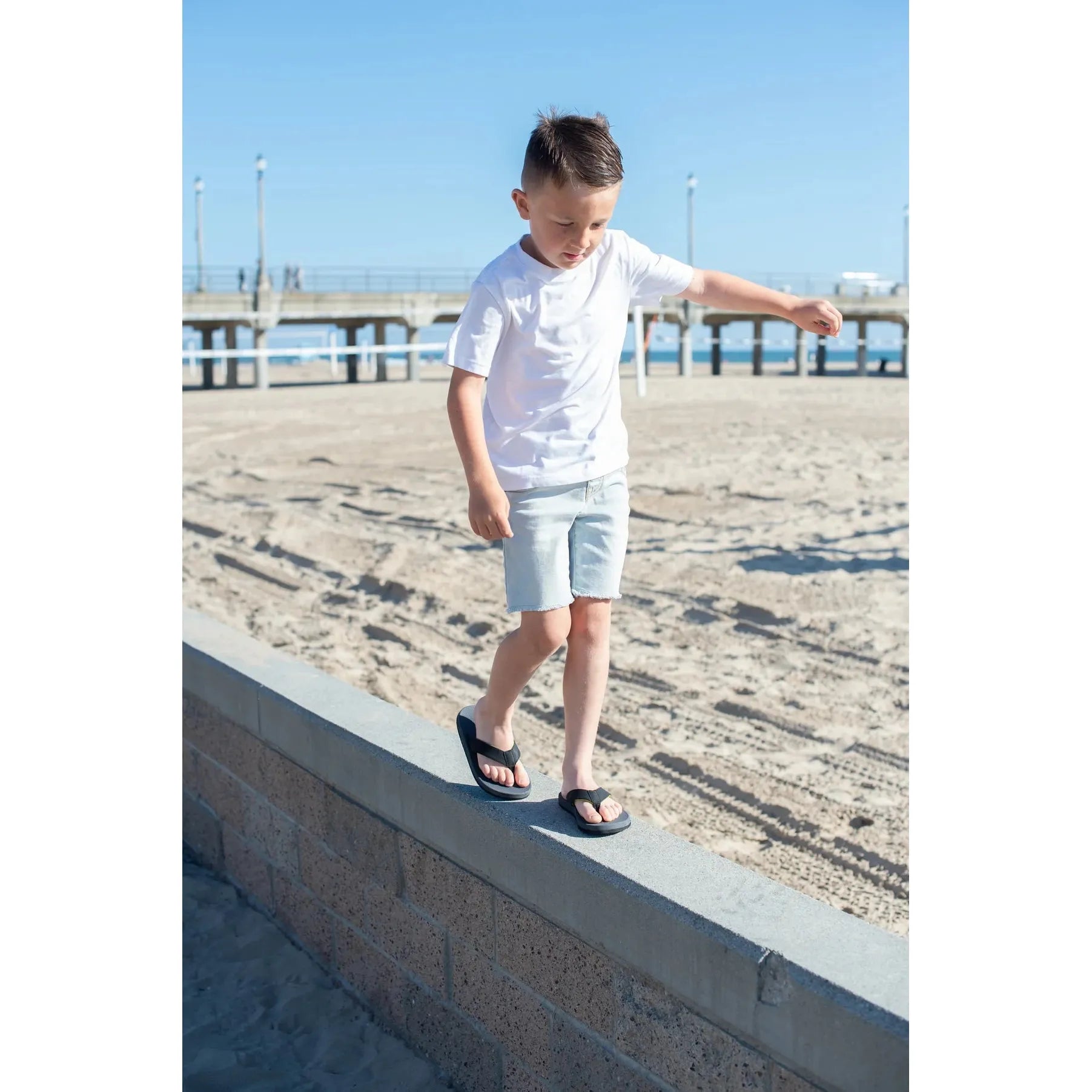 FLOJOS OLA Kids Sandals - Comfortable & Stylish Beach Sandals for Boys & Girls - Perfect for Summer, Pool, Beach & Outdoor Play