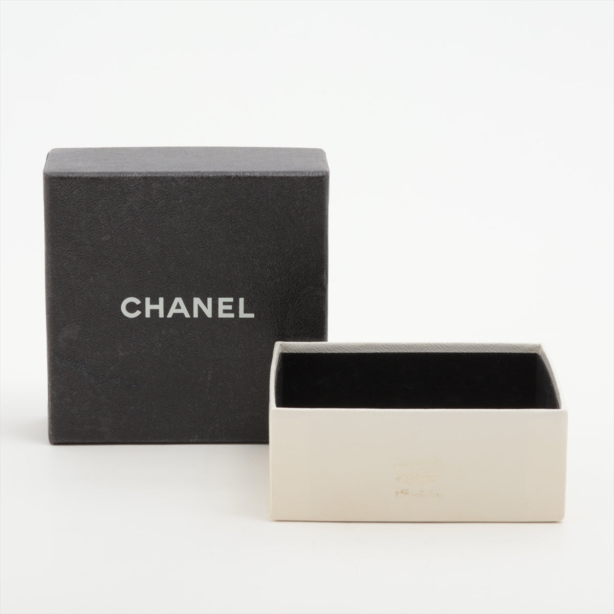 Chanel Inspired Black Gold Brooch for Handbags - Elegant Costume Jewelry Accessory for Women's Fashion, Parties & Special Occasions