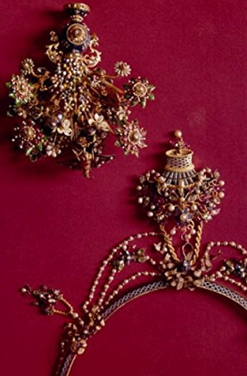 17th Century UK London Museum Necklace & Brooch Poster Print - 18x24 Inch Vintage Art Reproduction for Home Decor & Gift