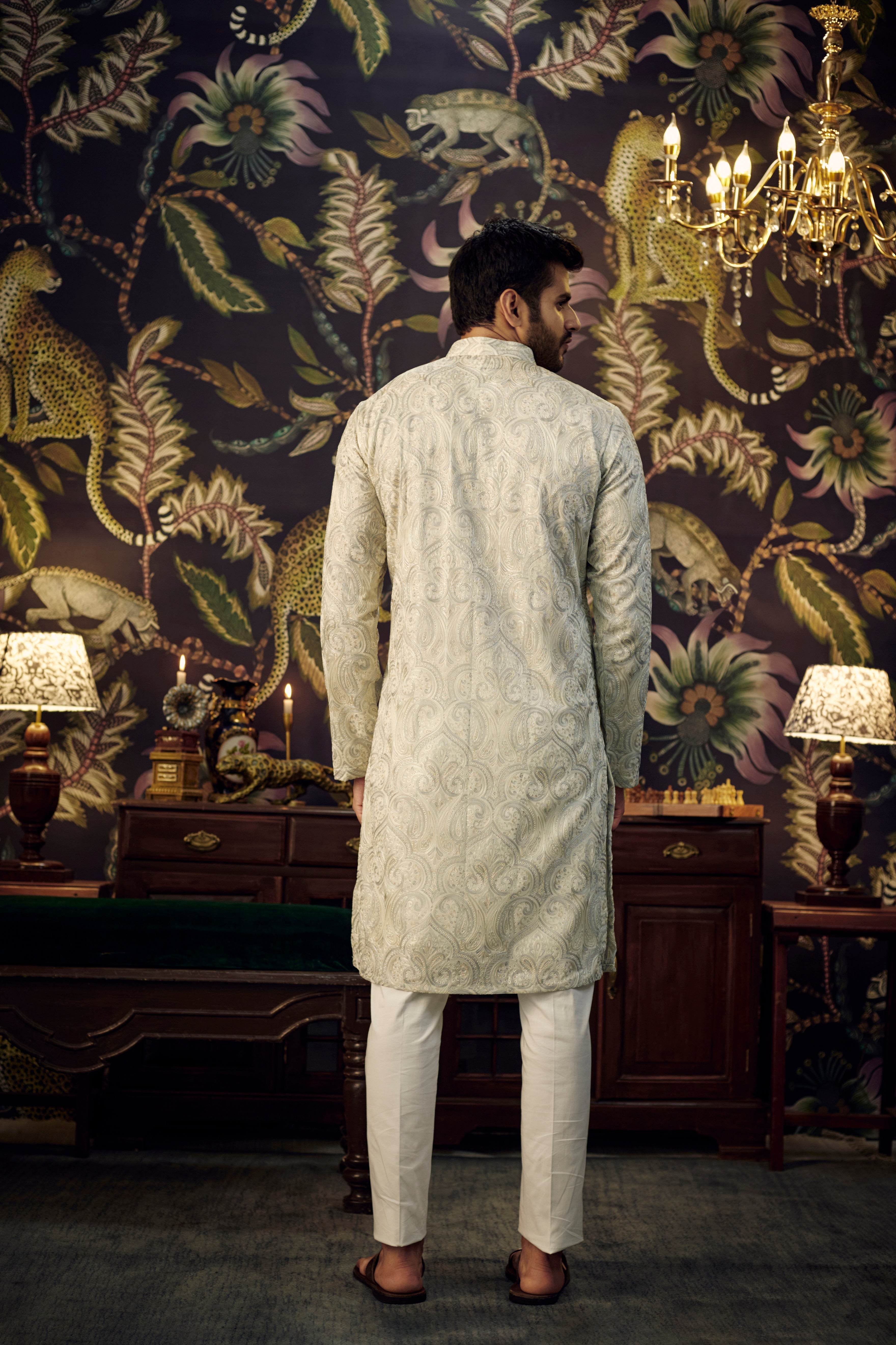 Exquisite Kashmiri Embroidered Kurta with Intricate Multi-Thread Work - Elegant Ethnic Wear for Women, Perfect for Festivals, Weddings & Special Occasions