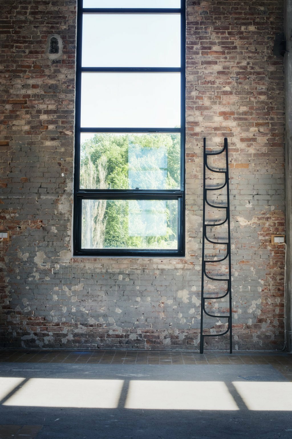 GTV Bentwood Ladder - Sturdy Wooden Step Ladder for Home, Kitchen, and Office Use - Perfect for Reaching High Shelves and Storage Spaces