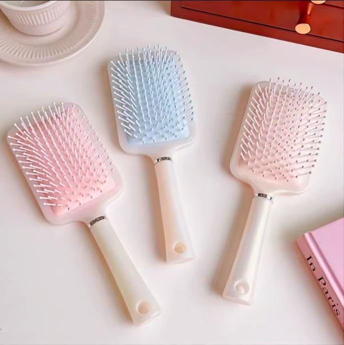 Professional Hair Shining Spray & Fixing Mist for Women - Extreme Hold, Long Lasting, Extra Shine for All Hair Styles - Includes 1 Paddle Hair Brush (420ml) - Perfect for Daily Styling, Special Occasions & Salon-Quality Results at Home