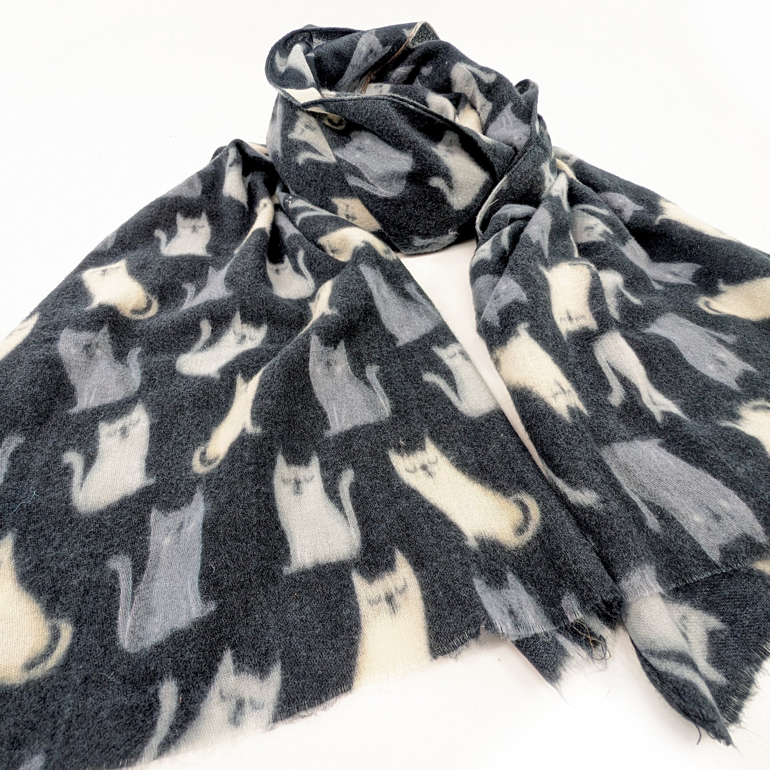 Fluffy Cat Scarf for Women & Men - Soft Winter Fashion Accessory (85x180cm, Black) - Perfect for Cold Weather, Christmas Gifts & Cozy Outfits
