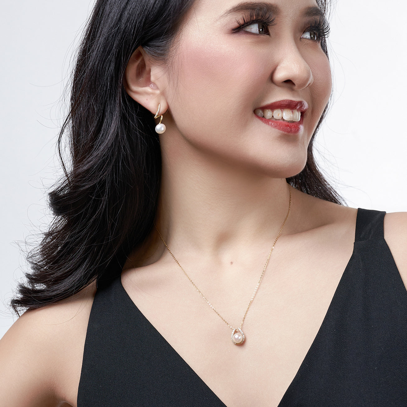 18K Solid Gold Diamond Hanadama Akoya Pearl Necklace - Luxury Japanese Pearl Jewelry for Women - Perfect for Weddings, Anniversaries & Special Occasions