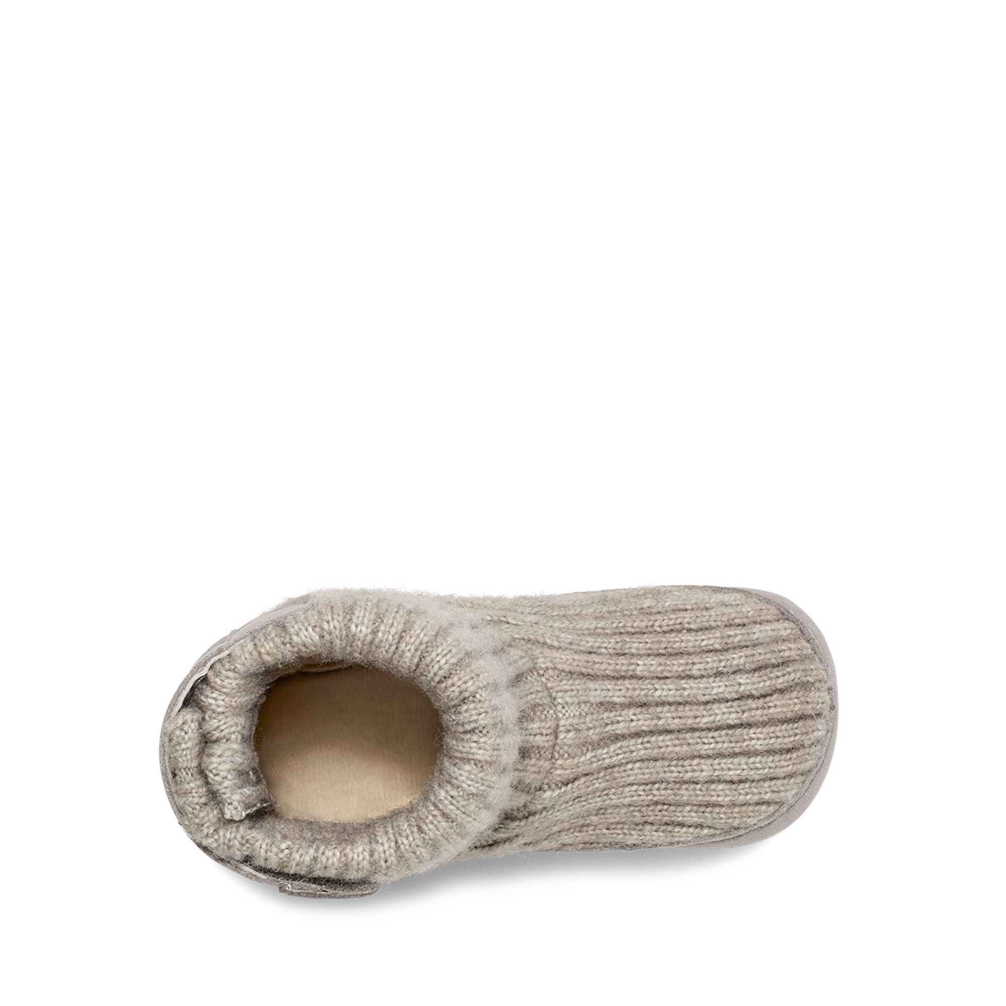 UGG Baby Skylar Boots & UGG Beanie Hat Set - Warm Winter Baby Shoes & Knit Hat for Girls & Boys - Cozy Outfit for Cold Weather, Snow Days & Holiday Photos