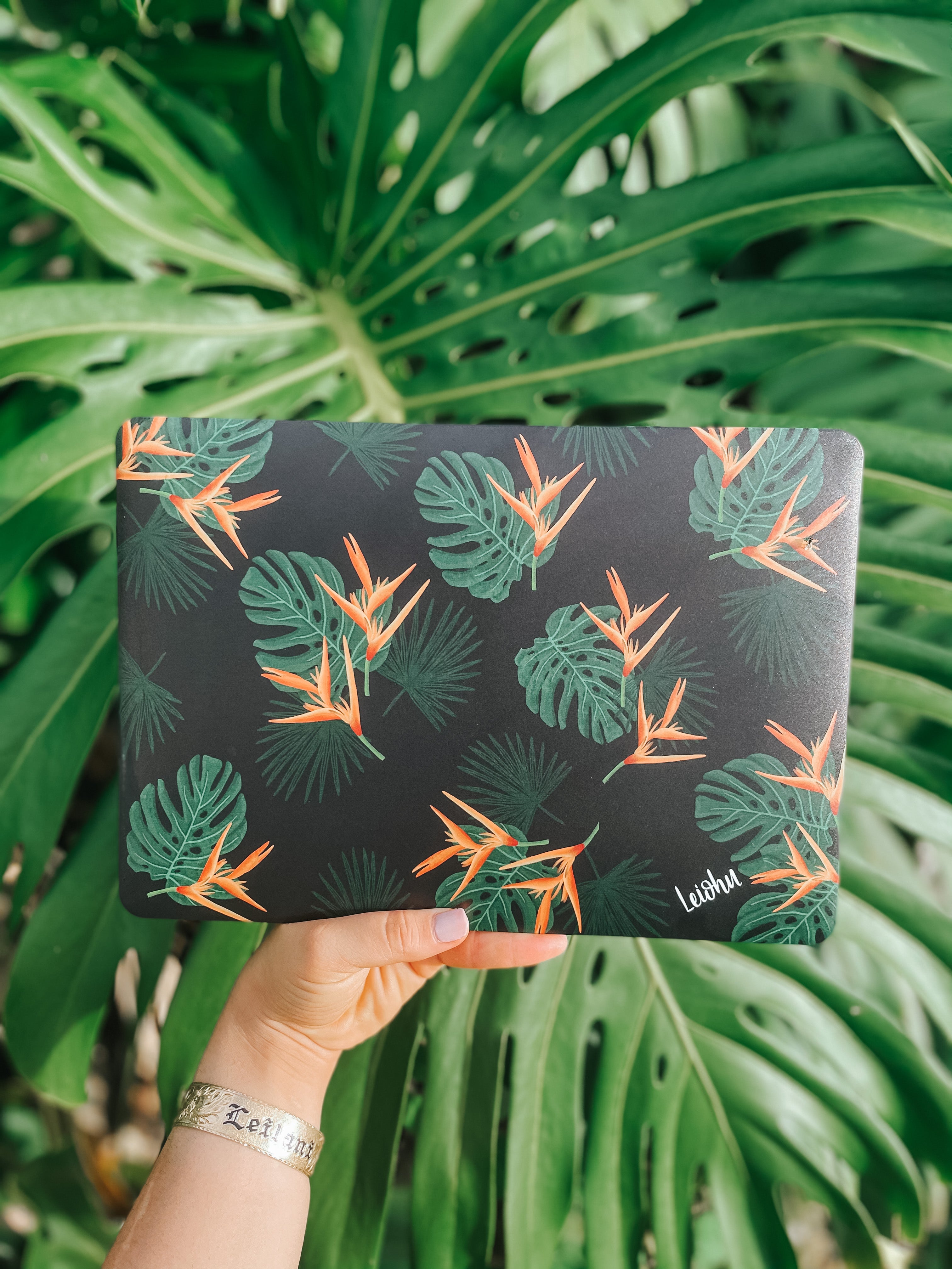 Vintage Paradise MacBook Hard Shell Case - Durable Protective Cover for MacBook Air & Pro - Stylish Vintage Design for Everyday Use & Travel