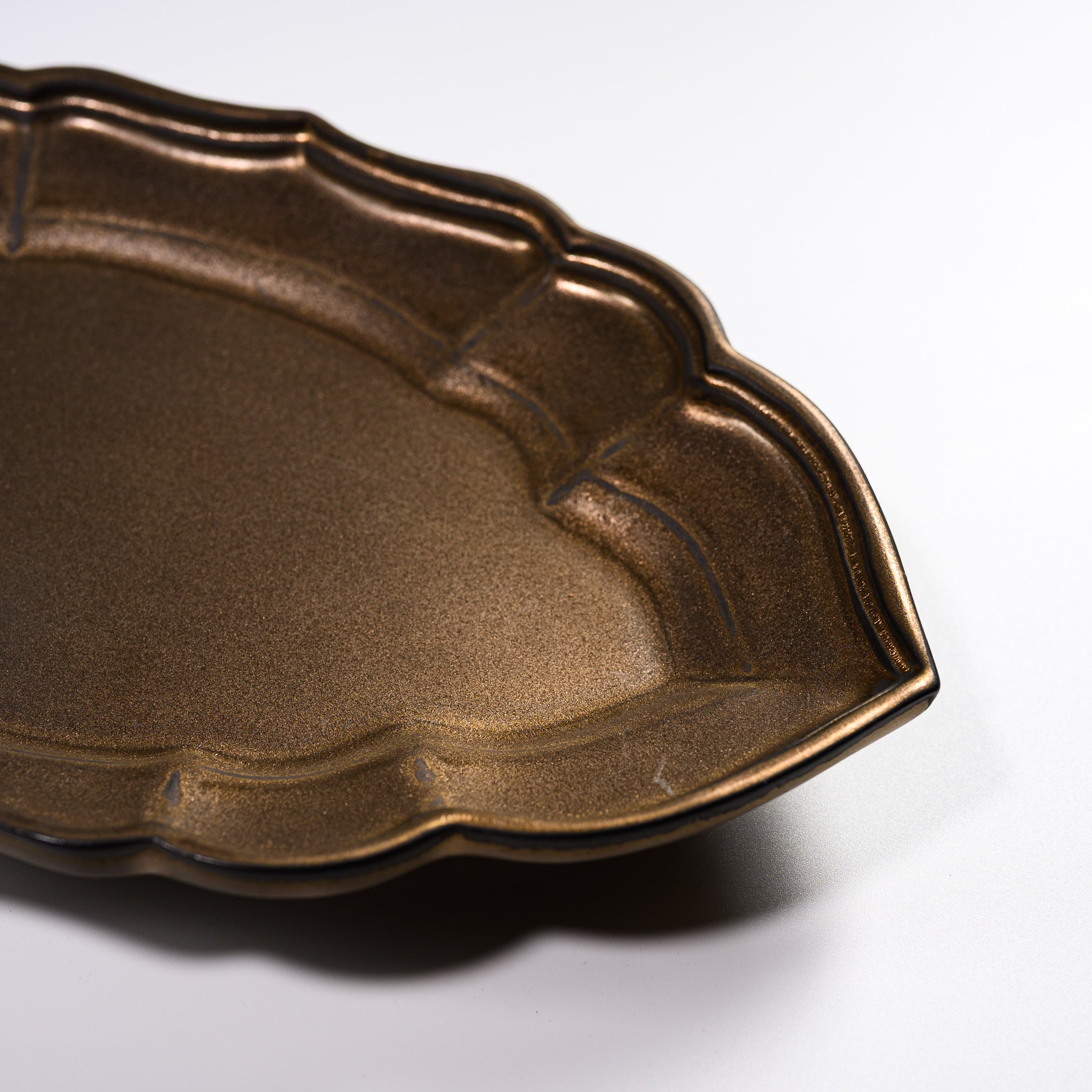 USUKIYAKI Handmade Ceramic Oval Plate - Ryoka Gold Glaze Japanese Pottery | Elegant Dining & Home Decor Serving Dish for Sushi, Appetizers & Special Occasions
