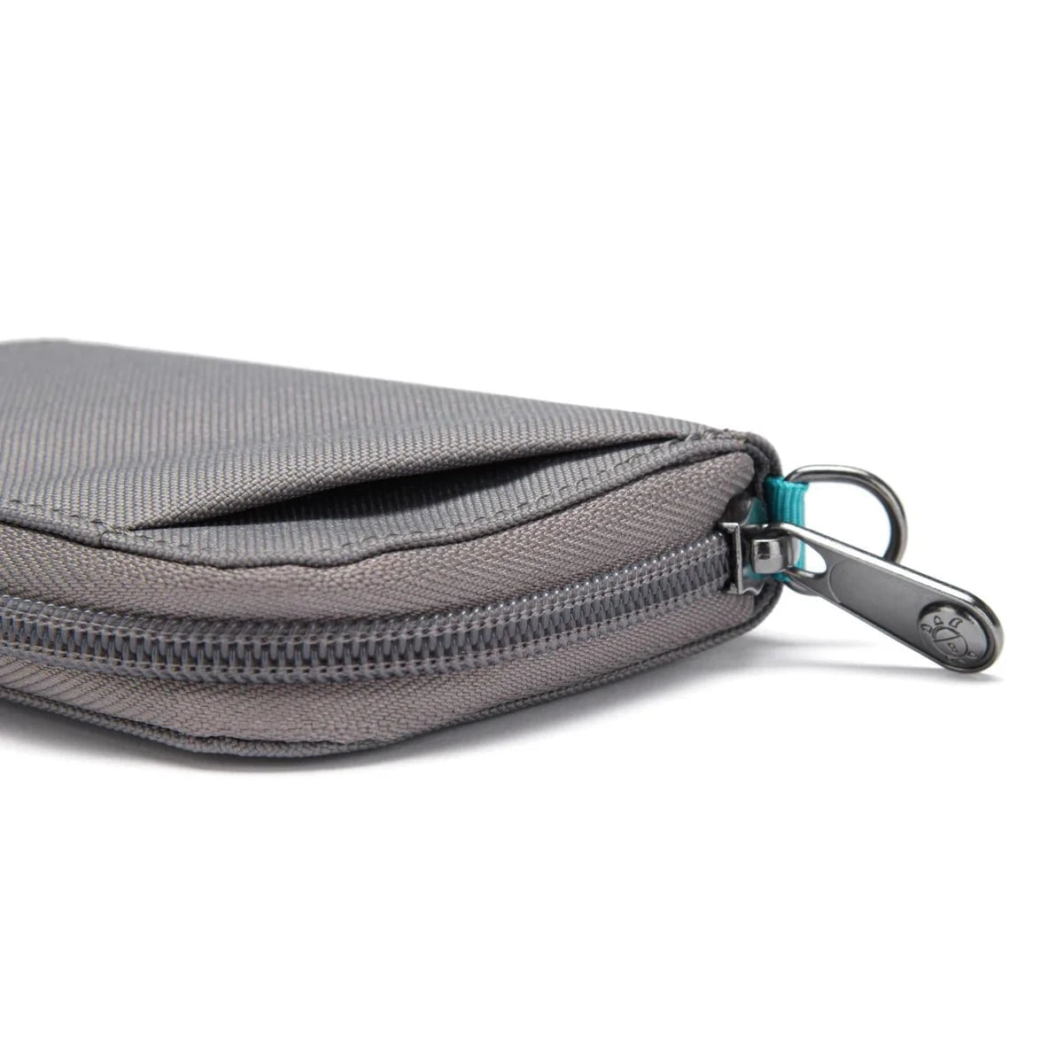 Pacsafe RFIDsafe™ RFID Blocking Card Wallet - Secure Credit Card Holder for Travel & Daily Use - Protect Against Digital Theft & Identity Fraud