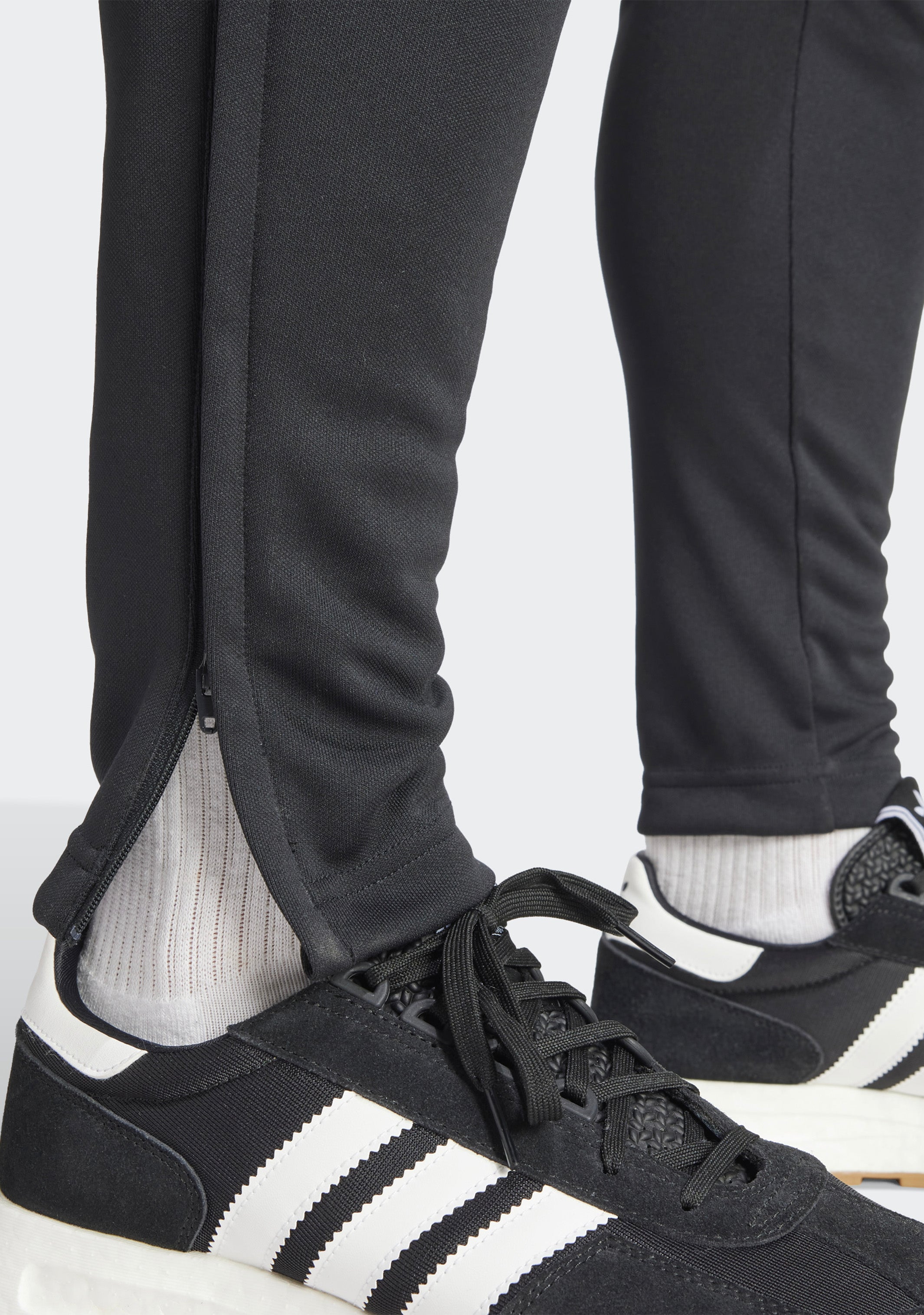 Adidas Men's Entrada 22 Training Track Pants - Lightweight Workout Joggers for Gym & Running - Comfortable Athletic Sweatpants with Stretch Fabric