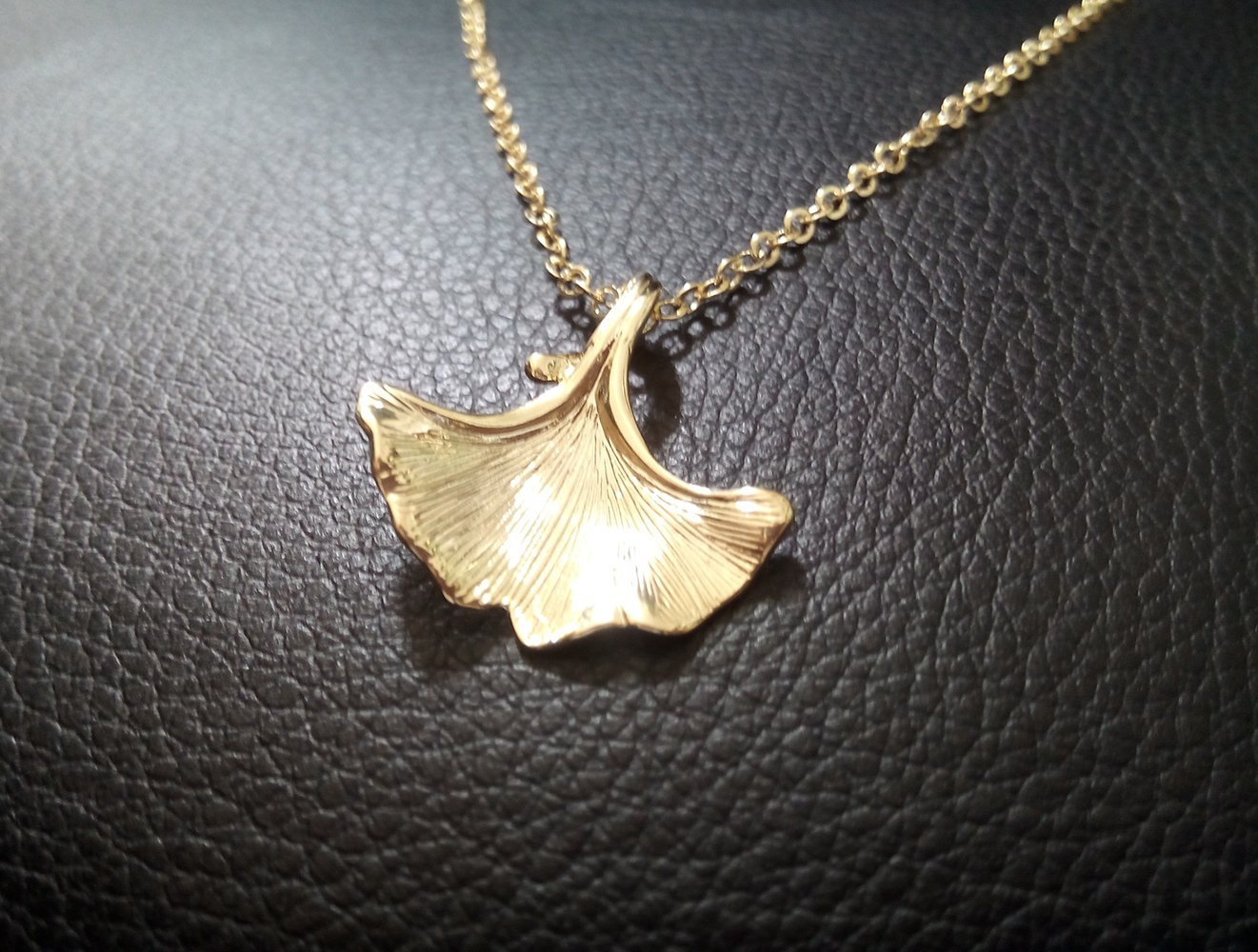 NOUMANDA 14K Gold Plated Ginkgo Leaf Pendant Necklace for Women - Elegant Botanical Jewelry for Everyday Wear, Gift Giving & Special Occasions