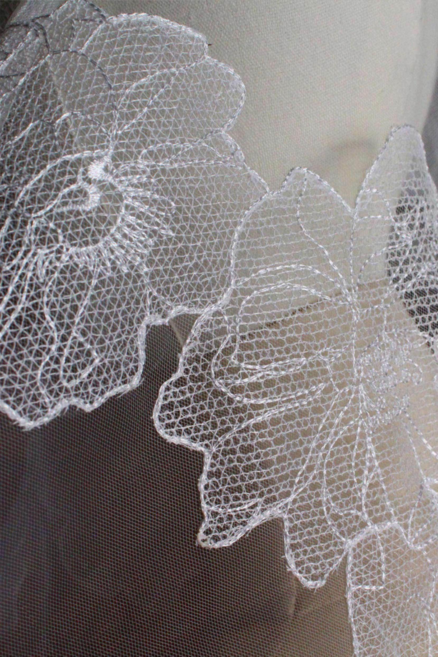 Elegant One-Tier Cut Edge Tulle Lace Chapel Veil with Appliques CV0368 - Perfect for Weddings, Bridal Accessories & Special Occasions