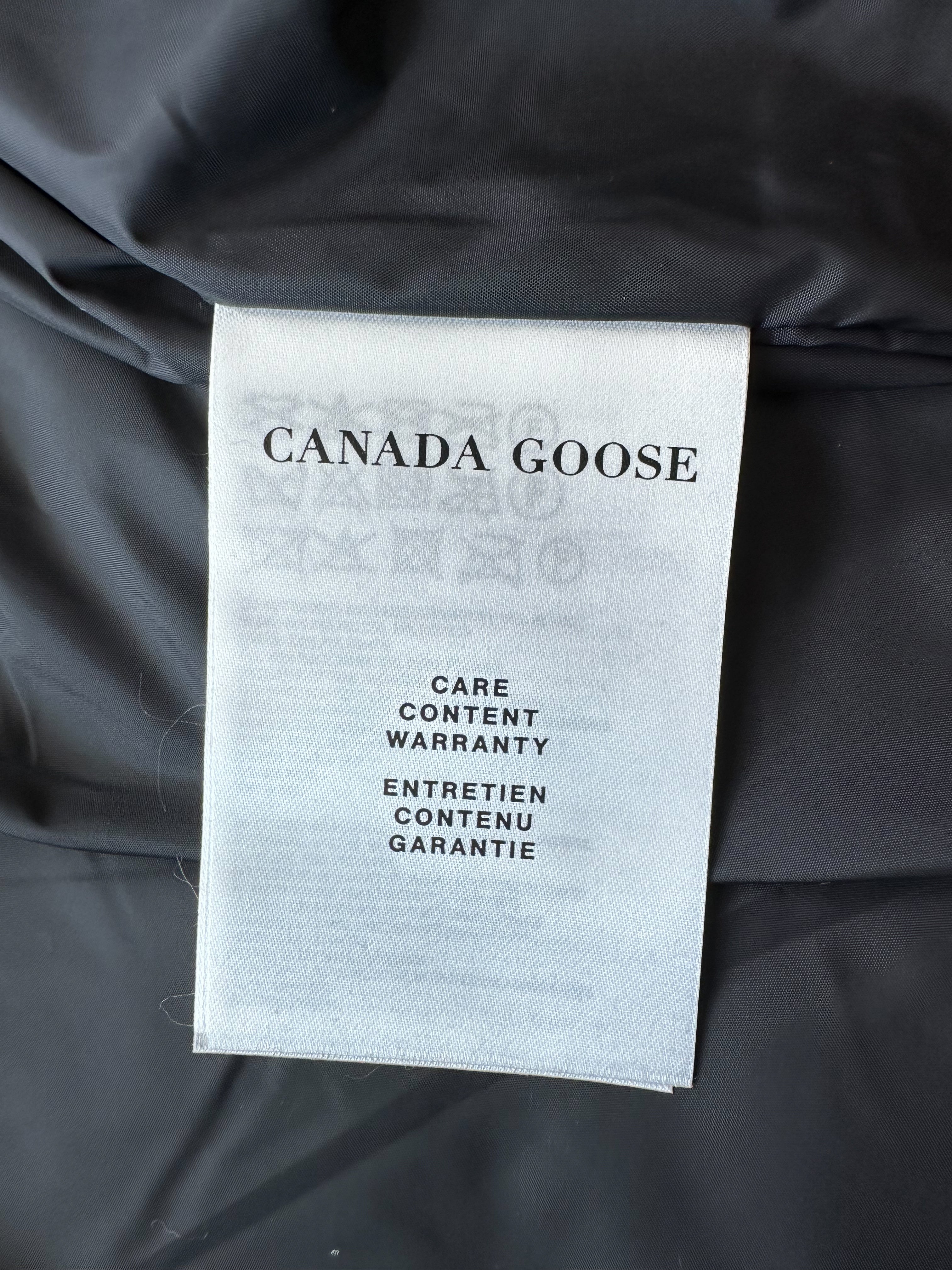 Canada Goose Graphite Carson Men's Winter Jacket - Waterproof & Windproof Parka for Extreme Cold Weather - Perfect for Skiing, Hiking & Outdoor Adventures