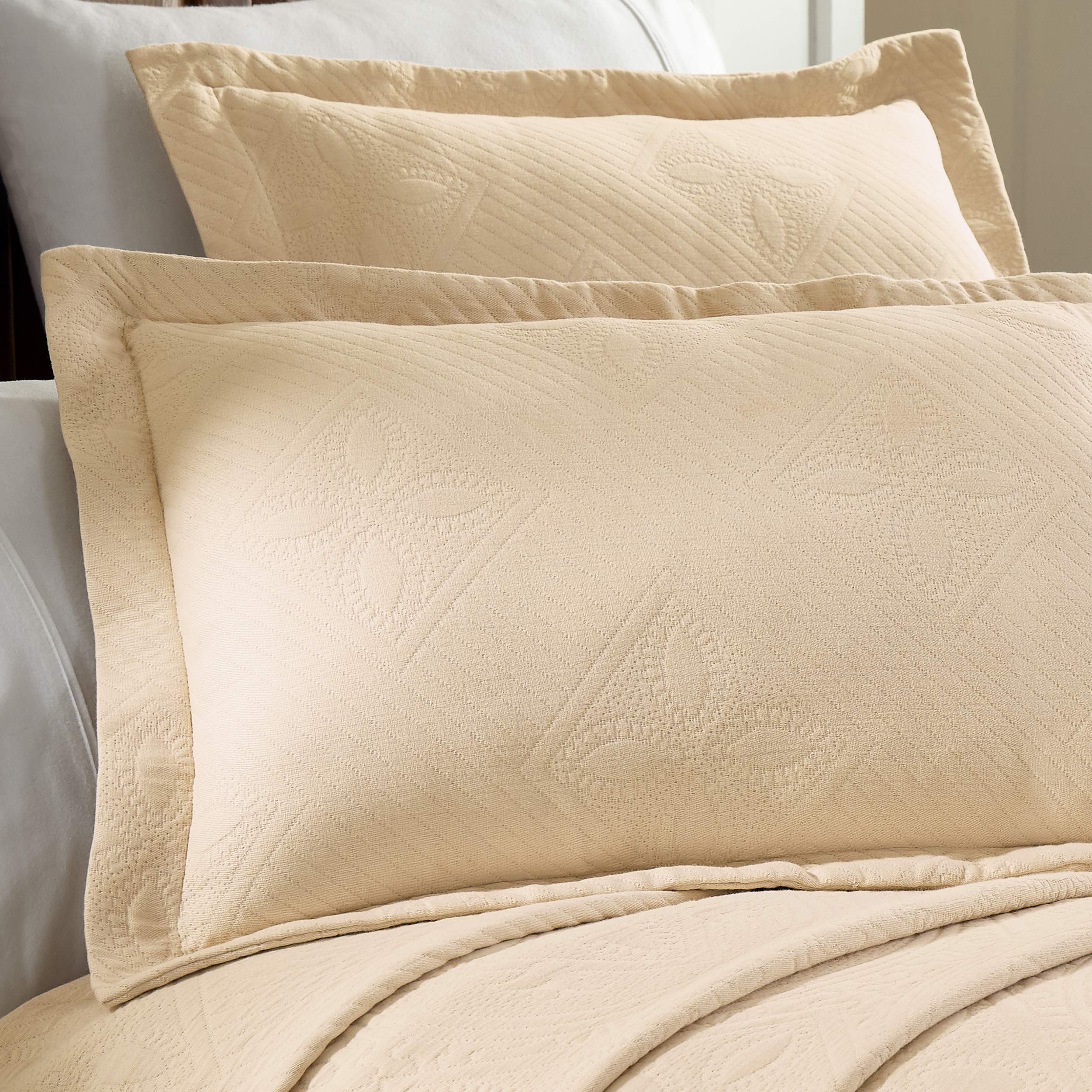 BLUENILEMILLS Blue Nile Mills Farmhouse Bedspread Set - Textured Cotton Celtic Circle Scalloped Quilt with Matching Shams, Rustic Farmhouse Bedding for Cozy Bedroom Decor | Perfect for Guest Rooms, Master Bedrooms & Vacation Homes