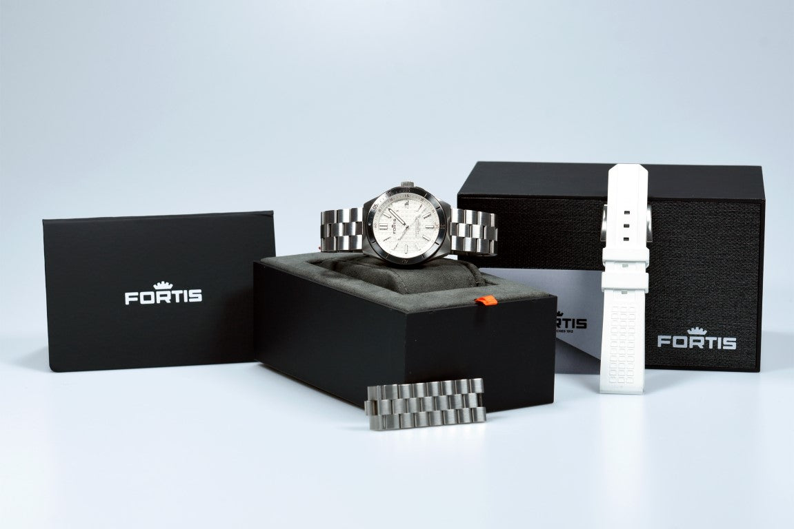 Pre-Owned Fortis Marinemaster M 40 Snow White Diver Watch - Luxury Swiss Automatic Timepiece for Men, Waterproof & Stainless Steel - Perfect for Diving, Sailing & Everyday Wear