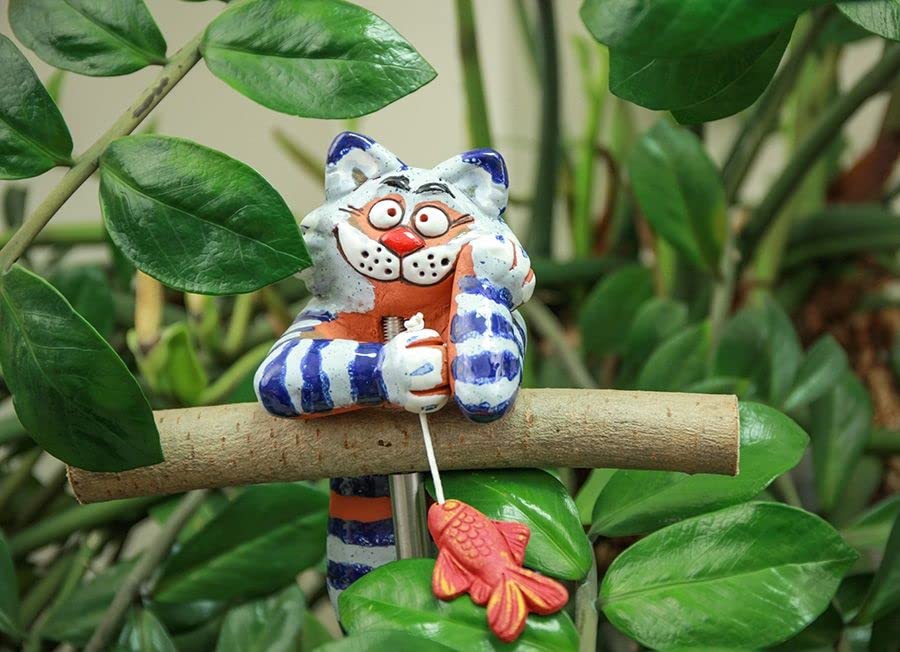 Handmade Frostproof Ceramic Cat Lawn Stake - Unique Outdoor Garden Statue Decor for Women & Men - Perfect Gift for Garden Lovers - Ideal for Yard, Patio, and Flower Bed Decoration