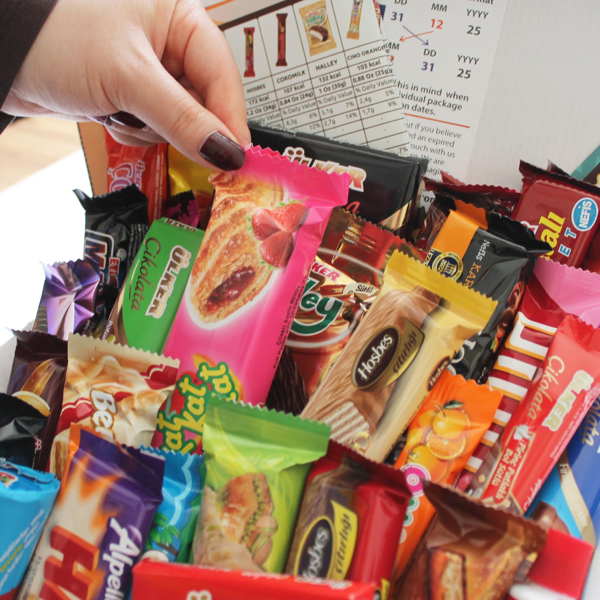 Premium Chocolate Gift Box - 31 Assorted International Chocolates & Candies for Gifting & Parties