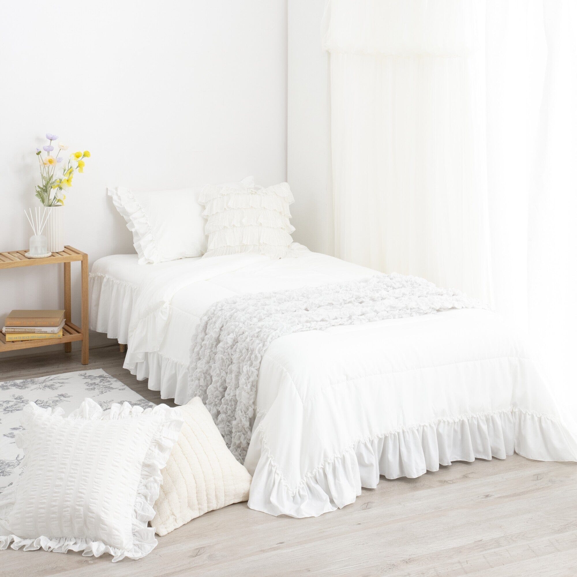 Fuwaro Cooling Blanket - Single Size White Quilt with Frill Trim for Summer & Hot Sleepers - Perfect for Bedroom, Dorm, or Travel Use