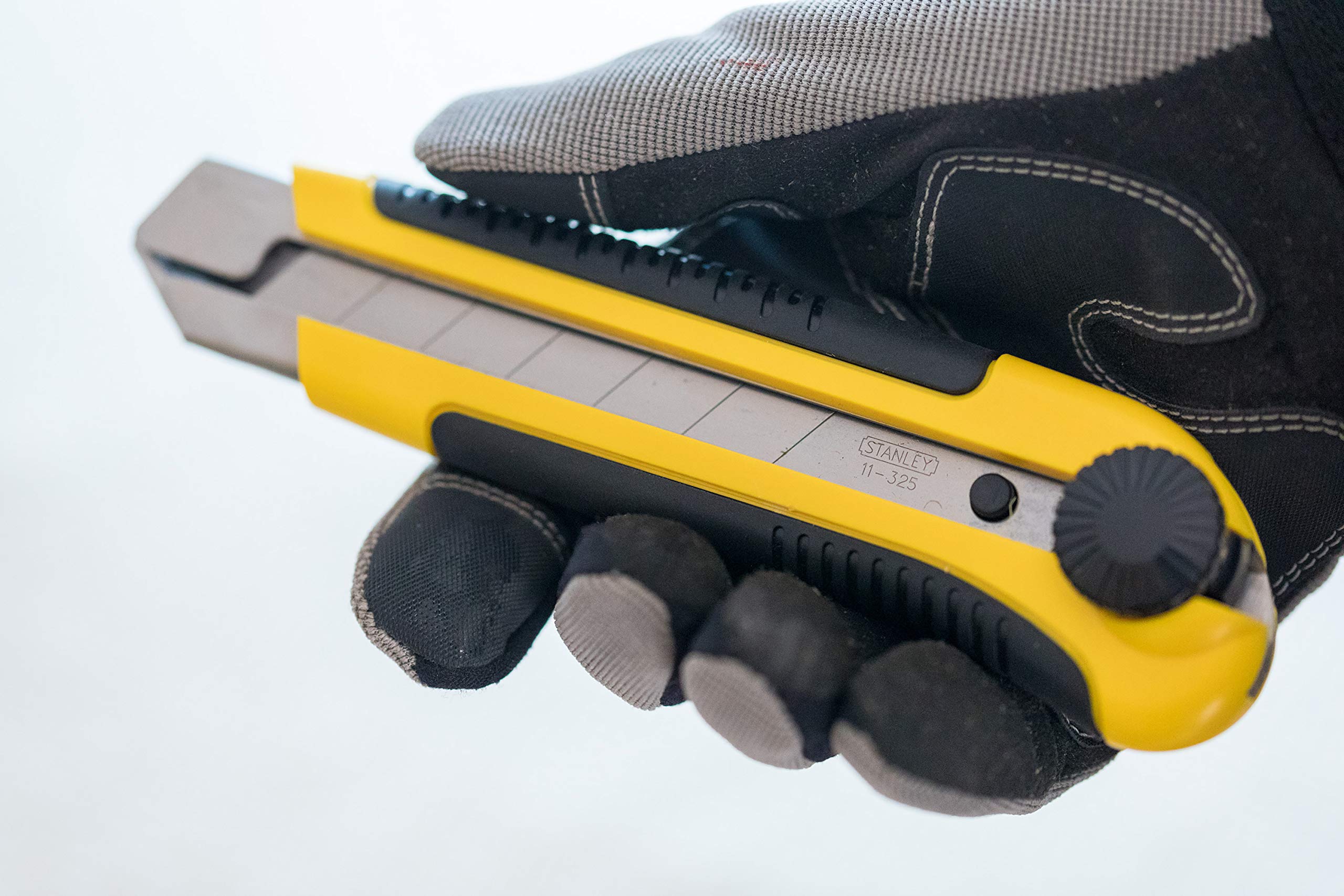 Stanley 0-10-425 Retractable Utility Knife with Snap-Off Blades, Black and Yellow Handle - Perfect for Construction, Crafting, and DIY Projects
