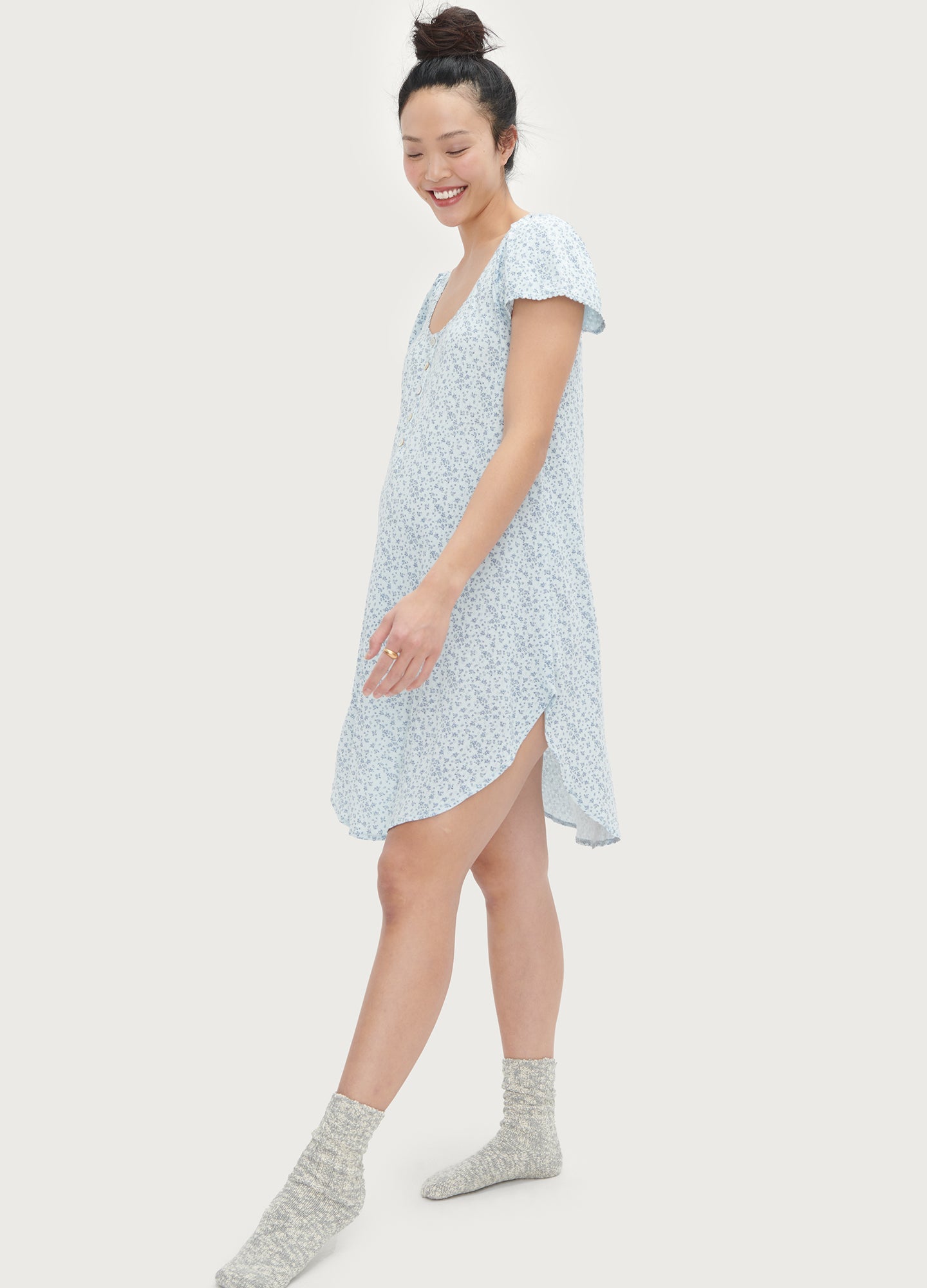 Elegant Pointelle Nightgown for Women - Soft & Breathable Sleepwear - Perfect for Relaxing at Home or Cozy Nights