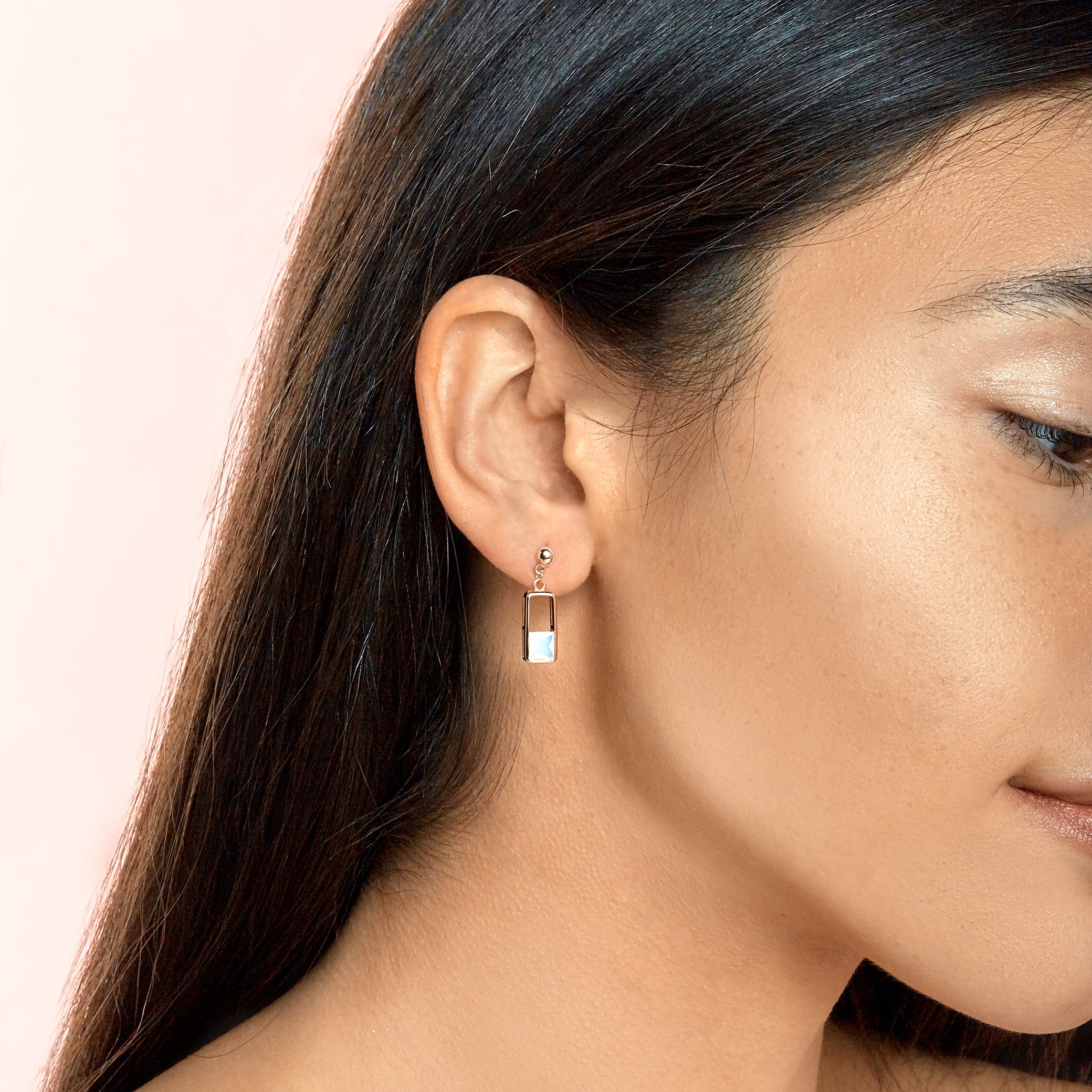 Iridescent Makeup Highlighter - Glow Up for Face & Body | Perfect for Parties, Photos & Everyday Glam