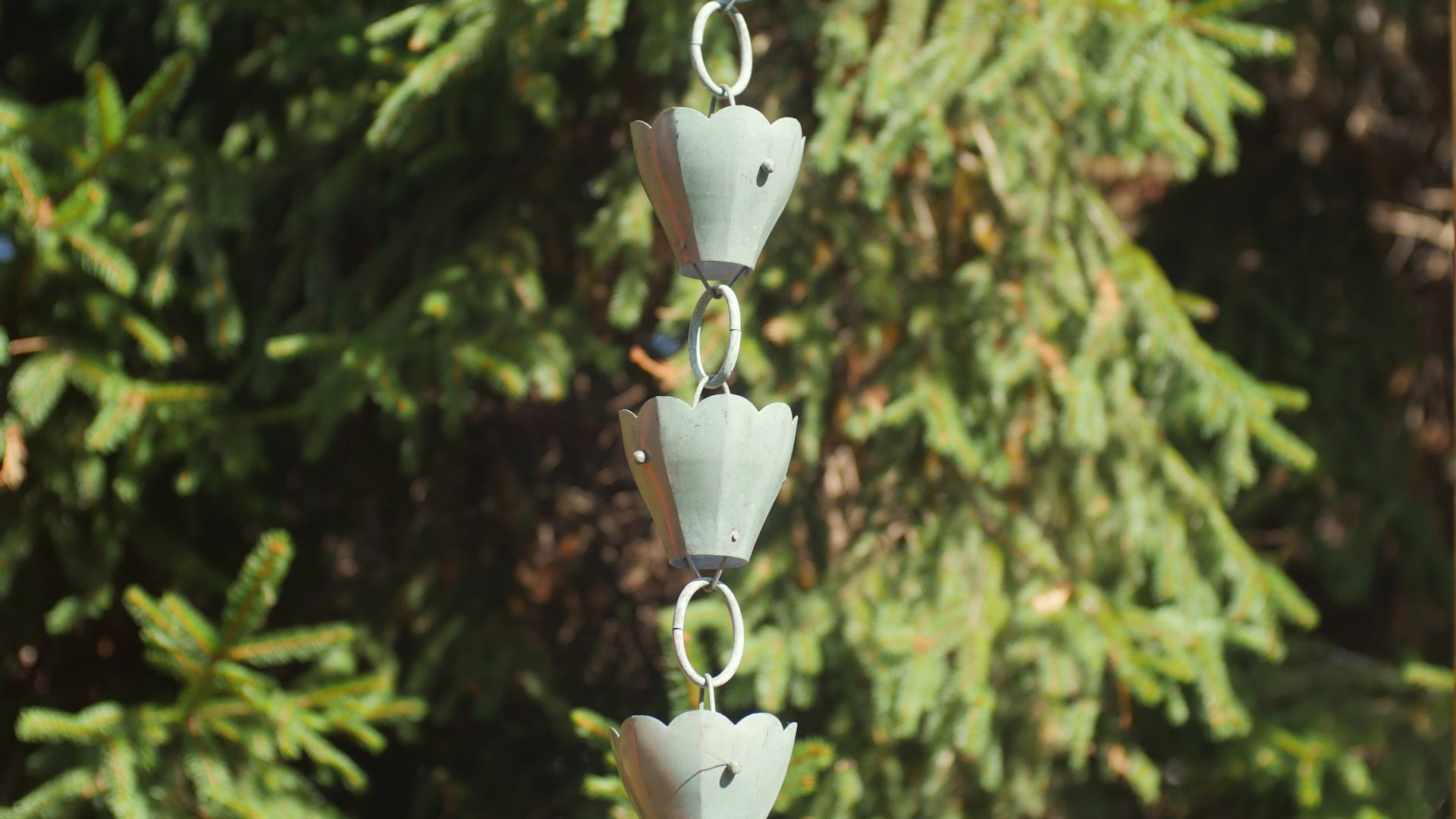 Tulip Rain Chain Verde - 8.5 ft Decorative Garden Water Chain with 13 Large Cups | Perfect for Downspout Drainage, Patio Decor & Japanese-Style Landscaping