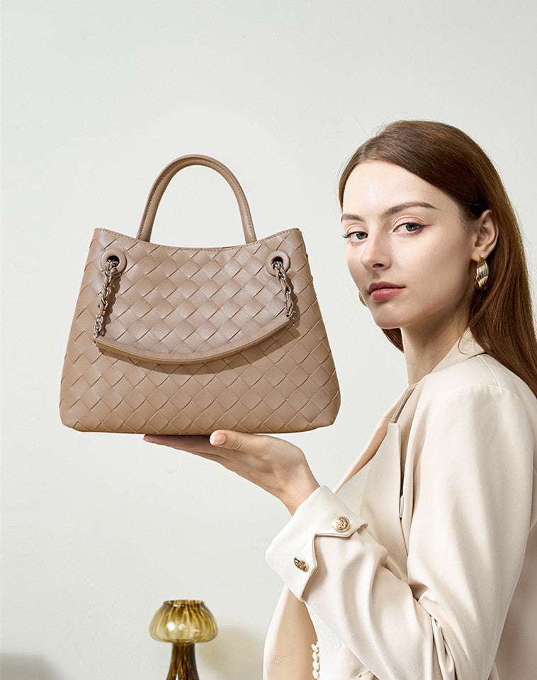 Stylish Woven Leather Crossbody Chain Bag for Women - Trendy Handbag Purse with Adjustable Strap - Perfect for Parties, Dating & Daily Use