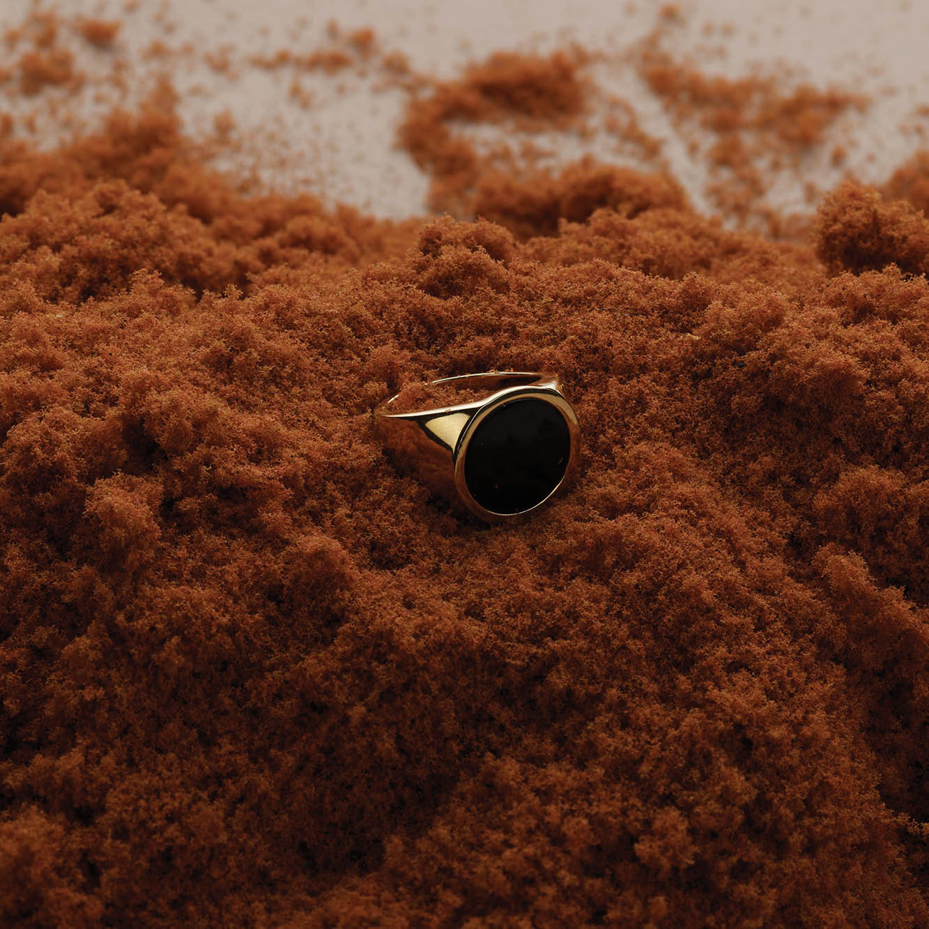 Stylish Round Black Onyx Unisex Gold Pinky Ring for Men & Women - Perfect for Weddings, Parties & Everyday Fashion