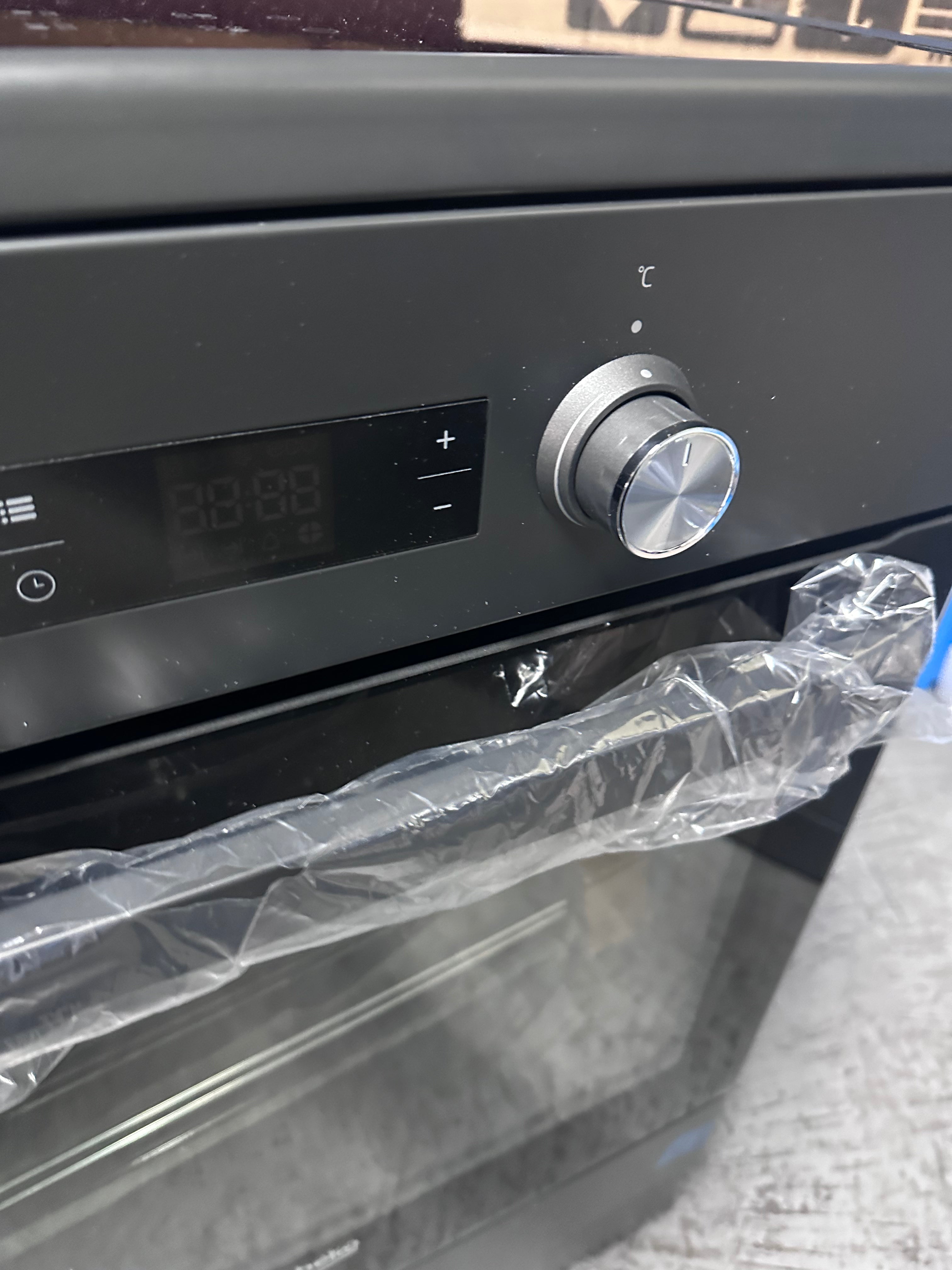 Beko BFC60IPAN 60cm Freestanding Induction Cooker with Pyrolytic Oven - Black [Factory Second] | Energy Efficient Kitchen Appliance for Modern Homes