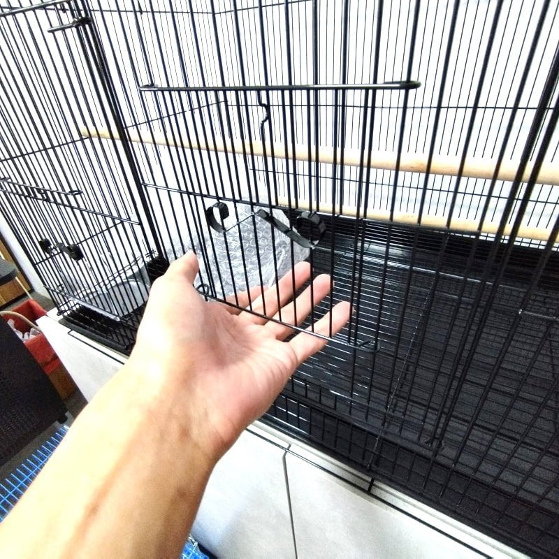 DAYANG D610 Large Bird Cage for Parrots - 30x18x18 Inches (76x46x45.5cm) - Black Metal Aviary with Removable Tray - Perfect for Cockatiels, Lovebirds & Small Parrots - Home & Outdoor Use