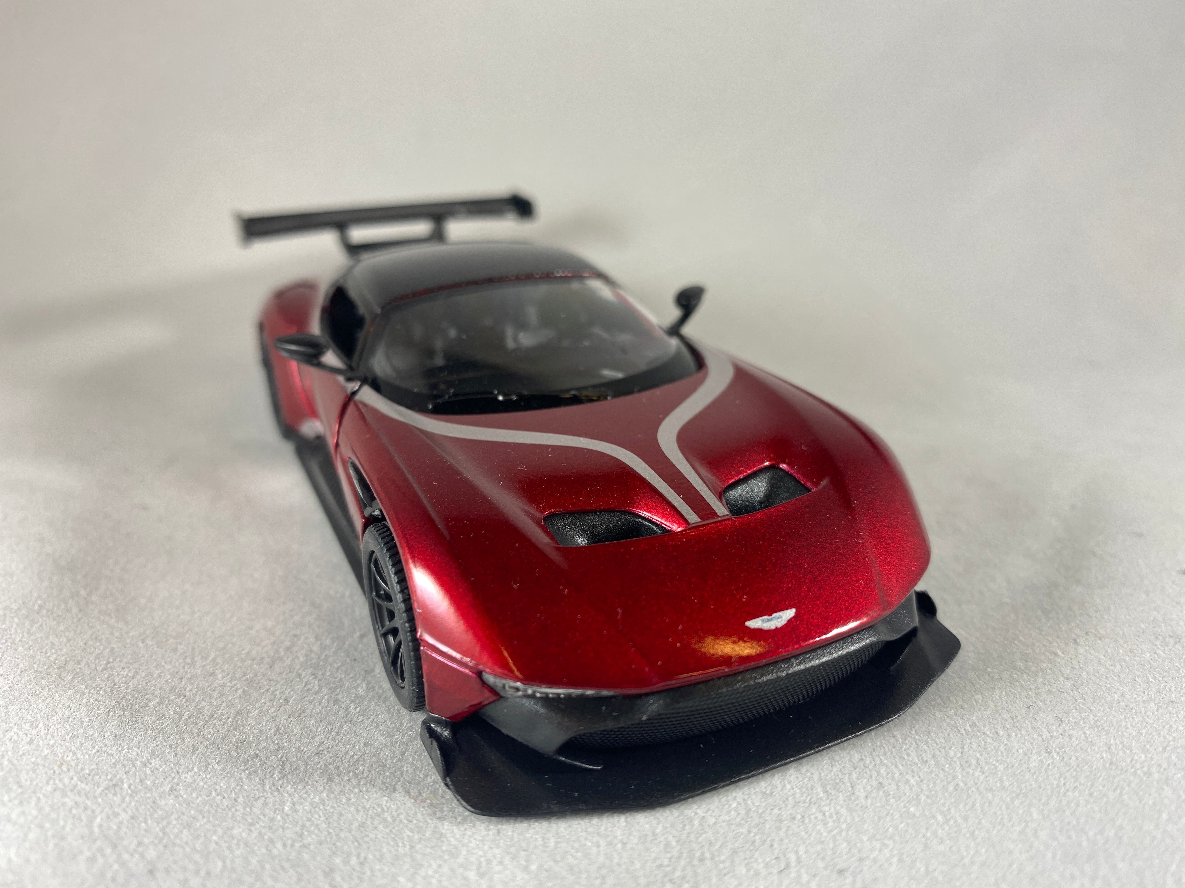 1:18 Scale Diecast Aston Martin Vulcan Model Car - Collectible Sports Car Replica for Display & Gifts | Perfect for Car Enthusiasts, Office Decor, and Model Collections    (Note: This optimized title includes:   1. Key SEO terms like 