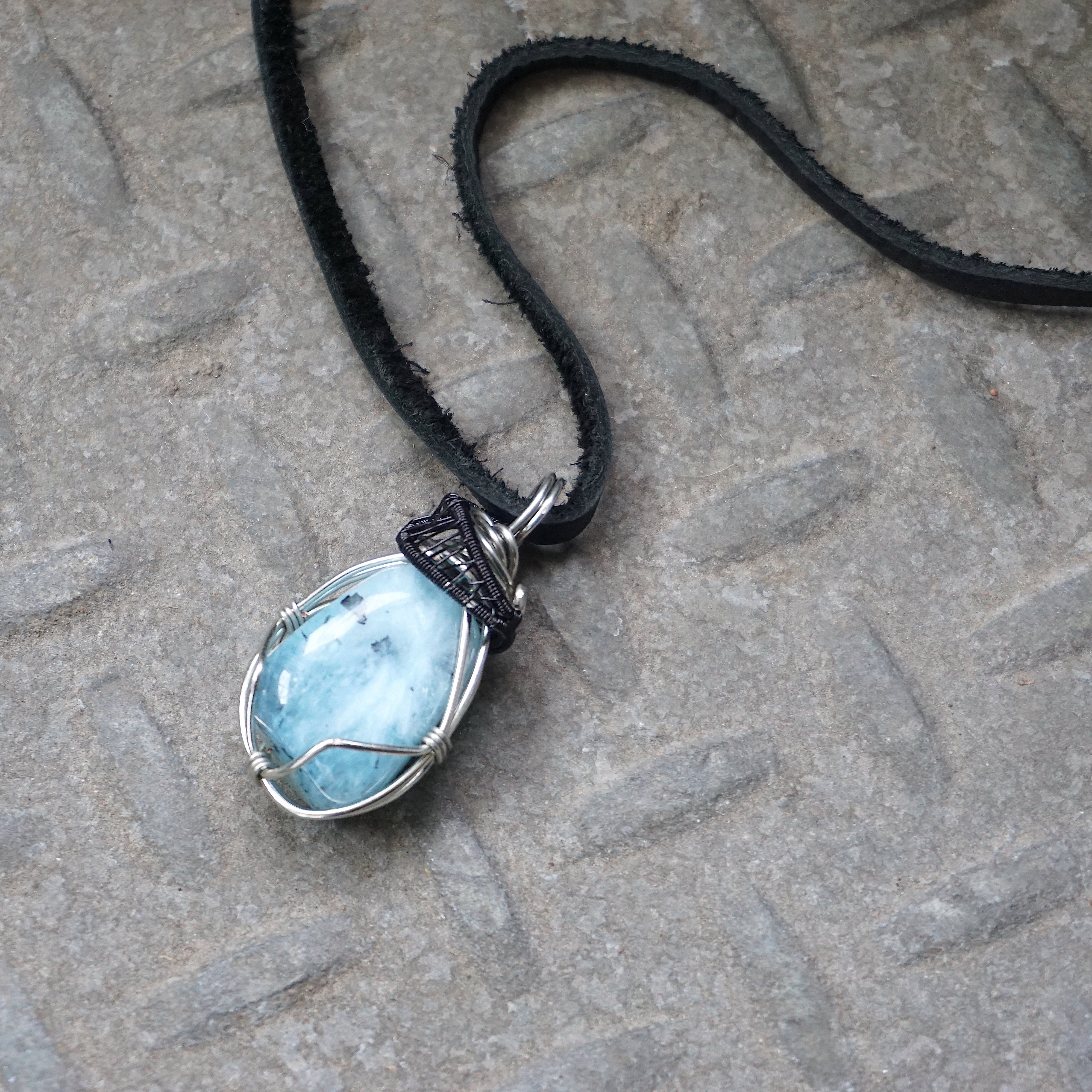 Elegant Aquamarine Crystal Necklace with Mixed Wire Design in Black & Silver Copper – Perfect for Weddings, Parties & Everyday Wear
