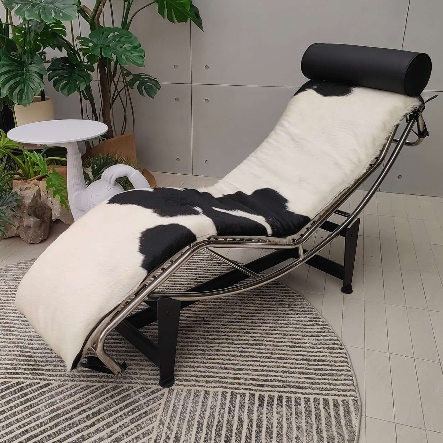 Modern Adjustable Chaise Lounge Chair with Curved Steel Frame - Perfect for Living Room, Bedroom or Outdoor Relaxation