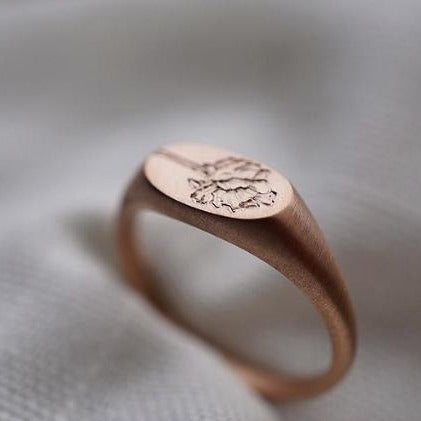 Personalized Floral Signet Ring - Custom Engraved Jewelry for Women - Perfect for Gifts, Weddings & Special Occasions