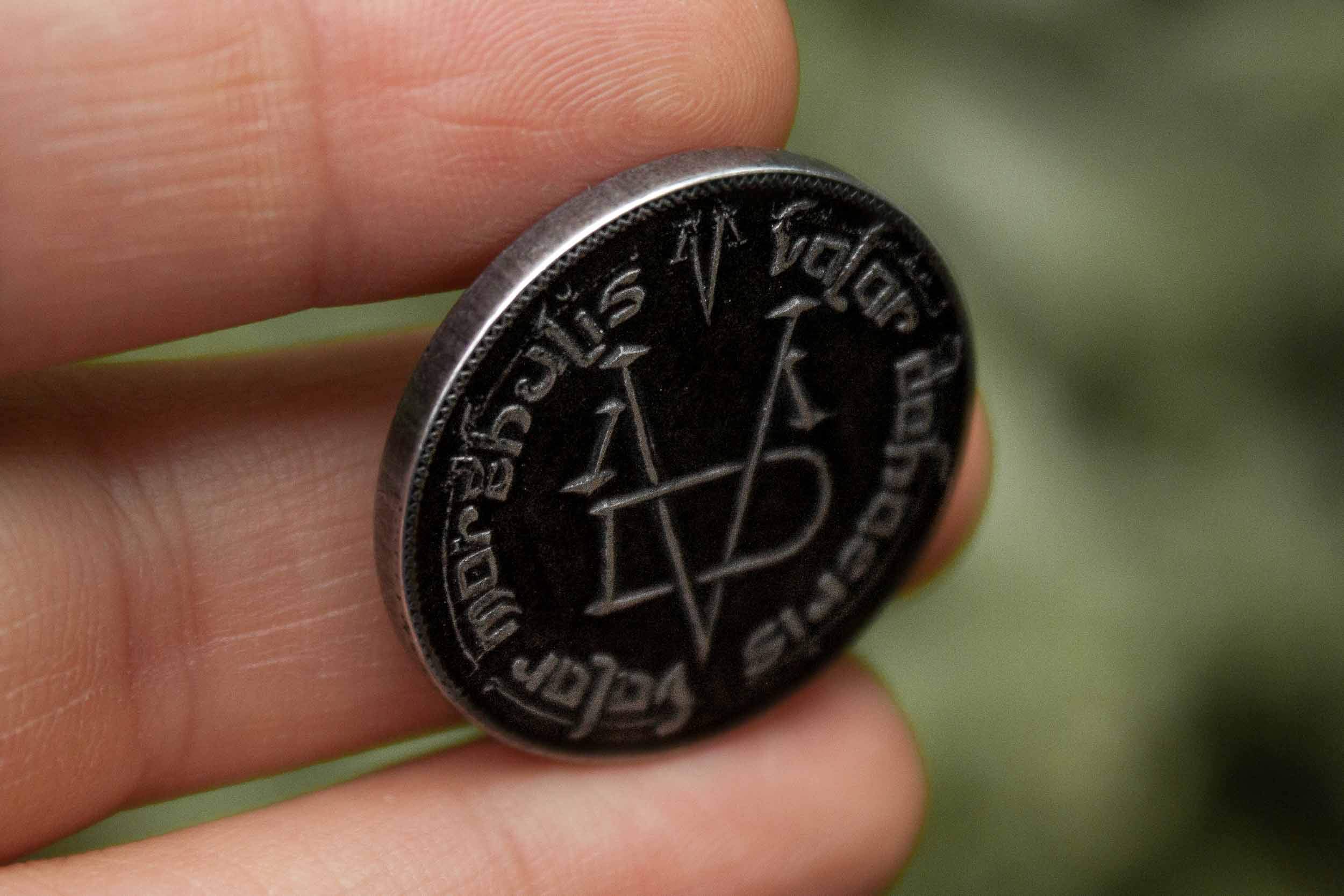 The Faceless Man Thick Iron Coin - Collectible Medieval Fantasy Replica for Game of Thrones Fans, Cosplay & Display