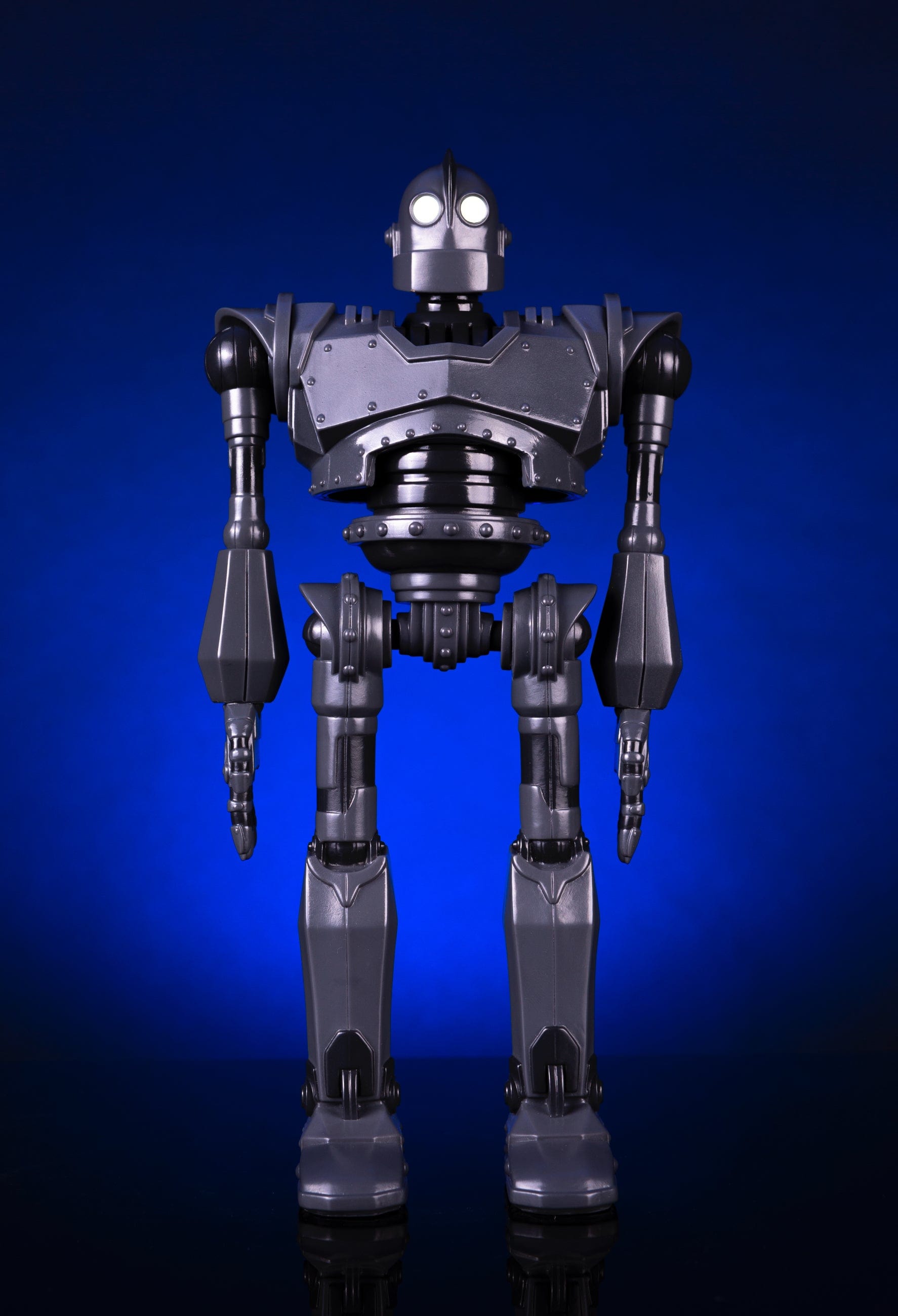 Iron Giant Soft Vinyl Figure Collectible - Mondo Exclusive Limited Edition - Perfect for Home Display, Office Decor & Anime Gift for Fans