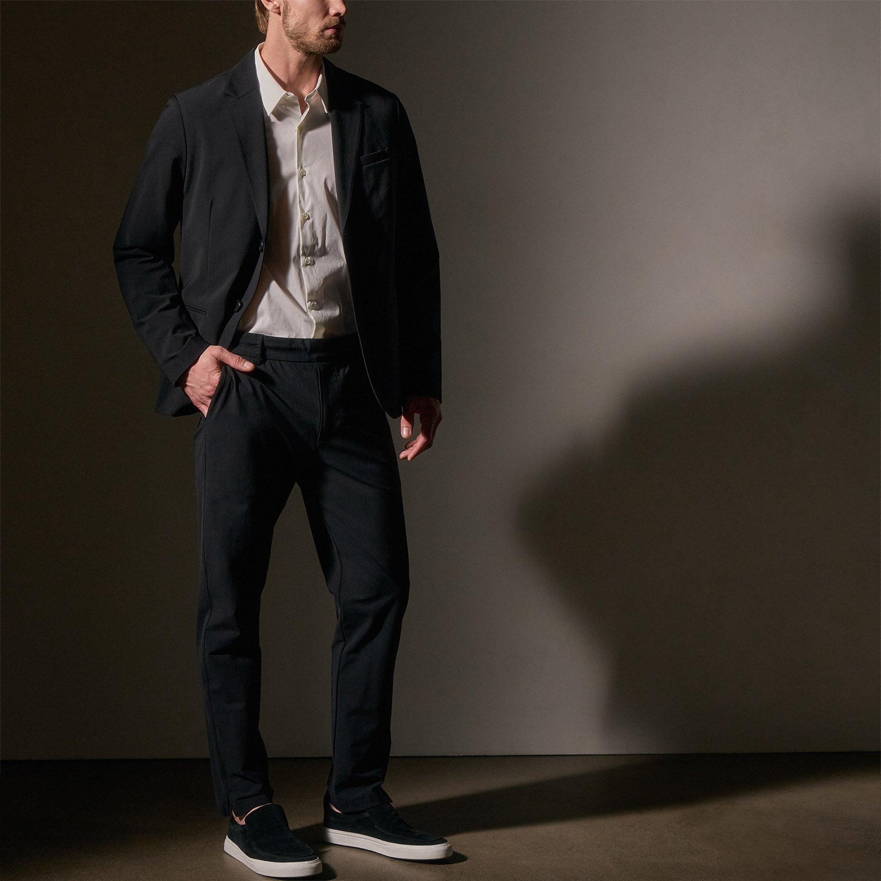 Performance Blazer for Men - Slim Fit Business Suit Jacket - Black - Perfect for Office, Meetings & Formal Events