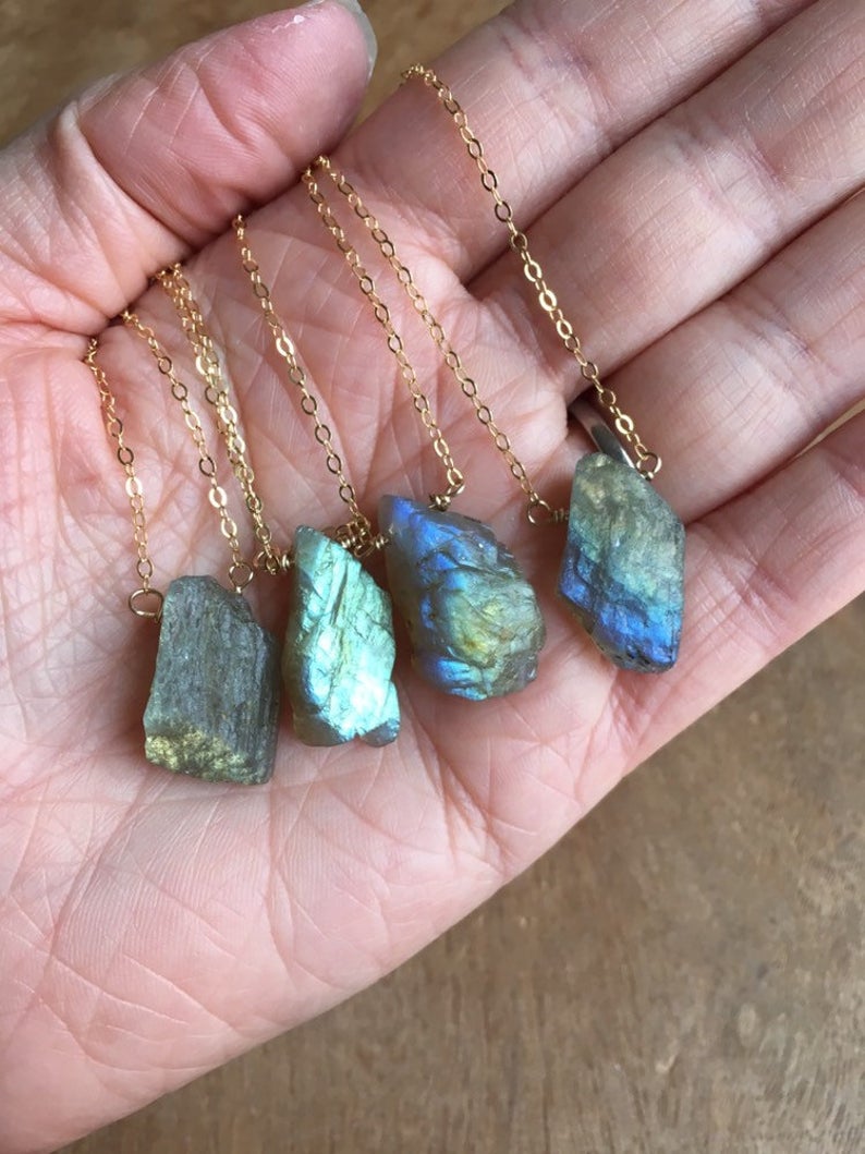 Natural Raw Labradorite Crystal Necklace – Healing Stone Pendant for Women & Men – Perfect for Meditation, Energy Balancing & Spiritual Jewelry Gifts