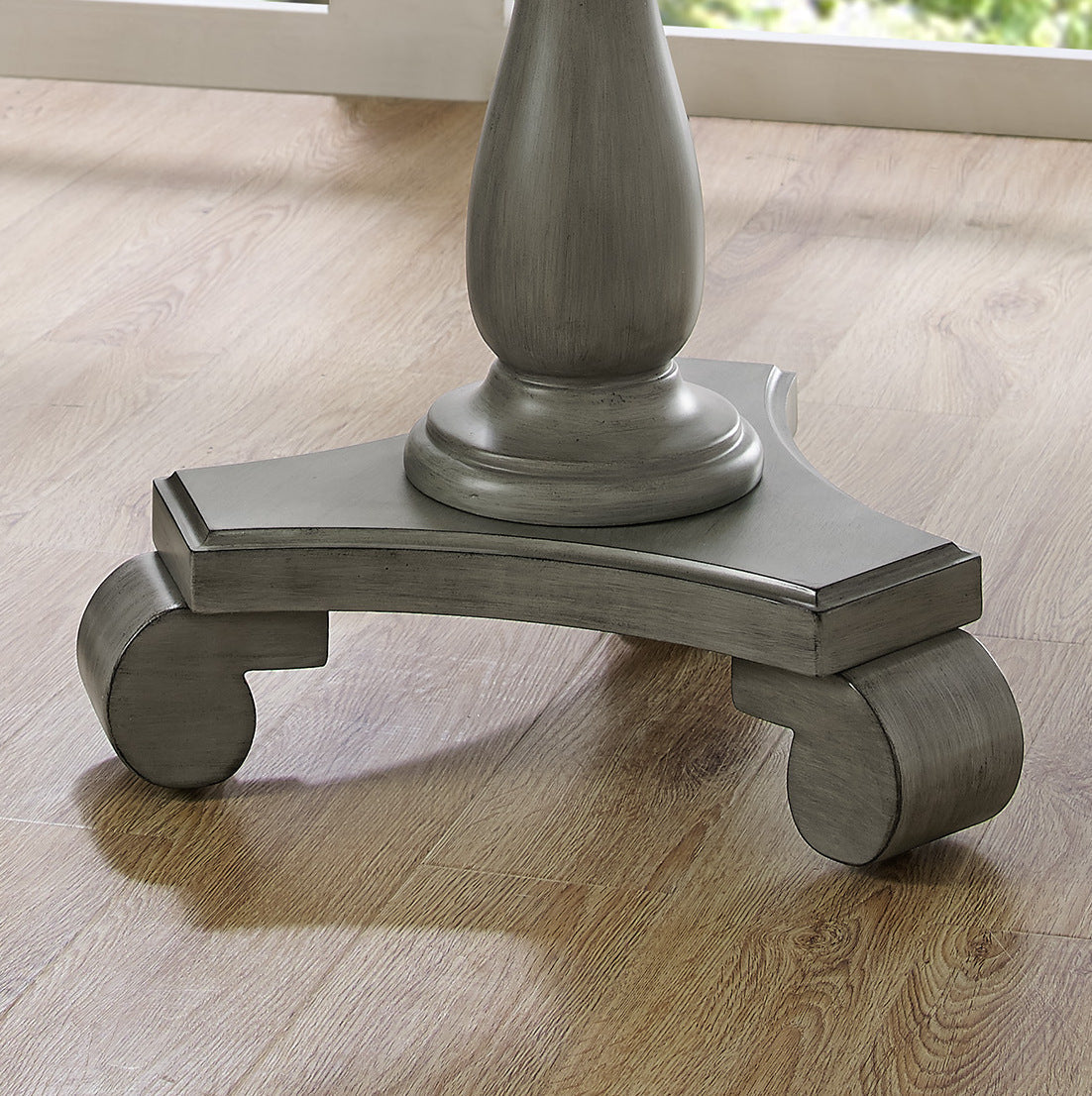 Roundhill Furniture Rene Round Wood Pedestal Side Table - Natural Wood Accent Table for Living Room, Bedroom & Patio - Perfect End Table for Coffee, Books & Decor