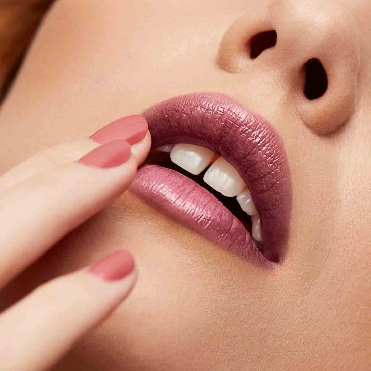 Revlon Super Lustrous Glass Shine Lipstick - Black Cherry Shade | Hydrating & Glossy Finish | Perfect for Date Night & Special Occasions