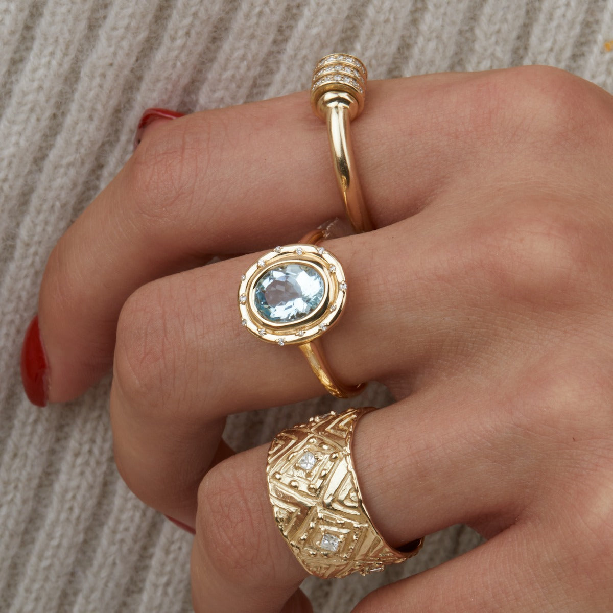 Aquamarine Oval Spotlight Ring - Elegant Blue Gemstone Jewelry for Women - Perfect for Engagement, Wedding, and Special Occasions