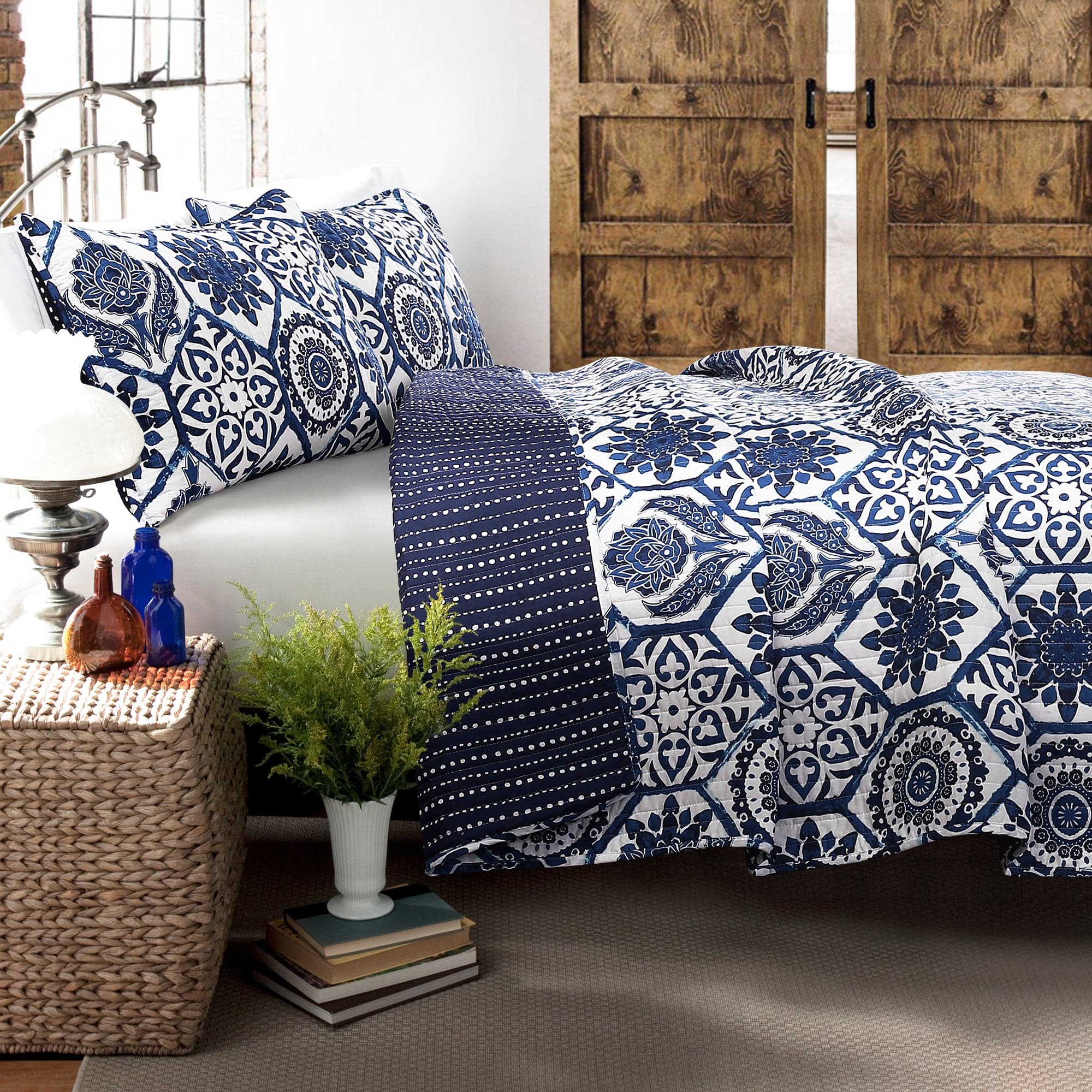 Marvel Superheroes Quilt Set - 3 Piece Bedding Comforter with Spider-Man, Iron Man & Captain America - Perfect for Kids' Room, Dorm & Superhero Fan Gifts