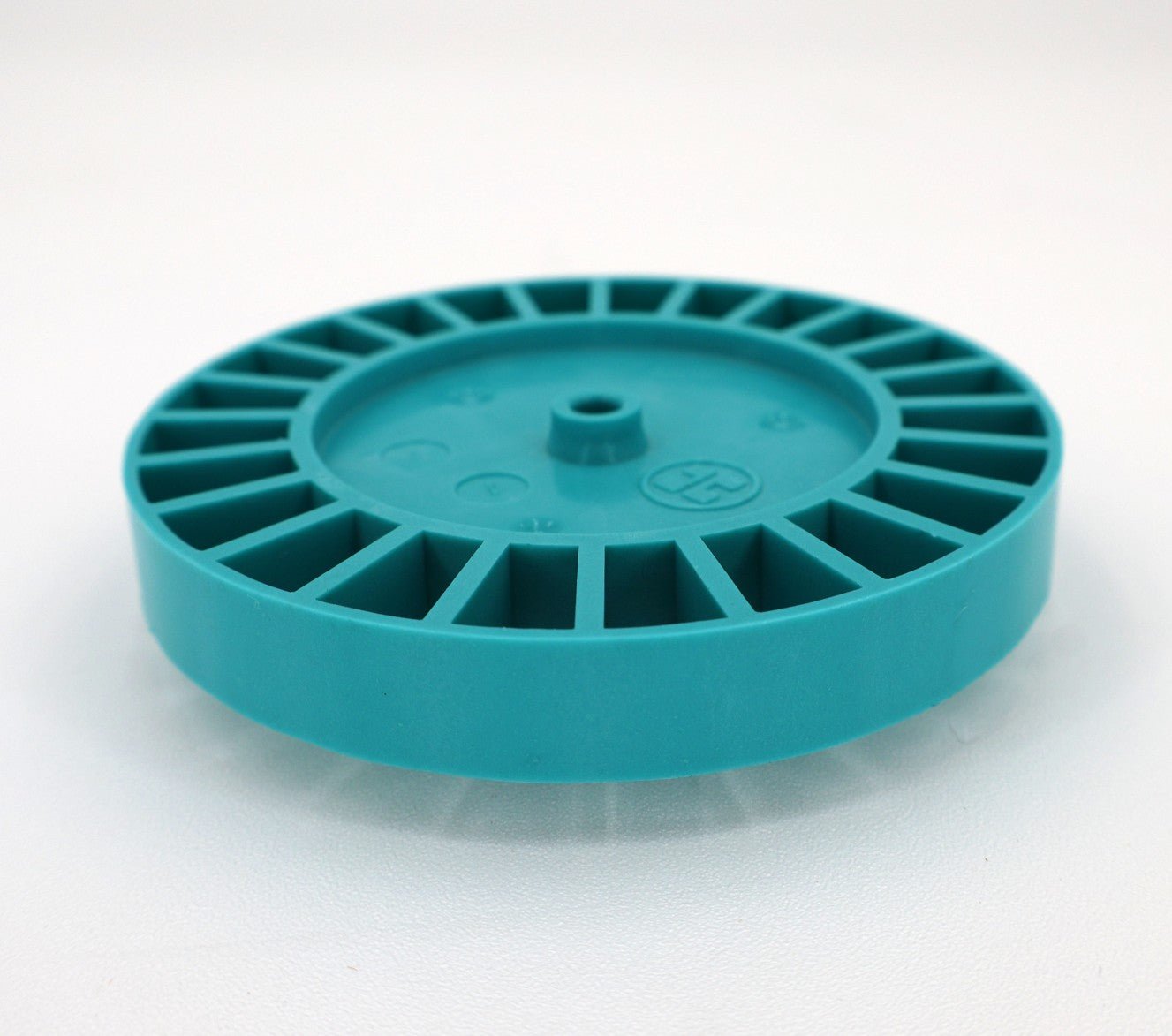 Hayward AXV062C Automatic Pool Cleaner with Medium Turbine - Efficient Robotic Pool Vacuum for In-Ground Pools - Ideal for Leaves, Debris and Dirt Removal - Perfect for Backyard, Residential and Commercial Swimming Pools