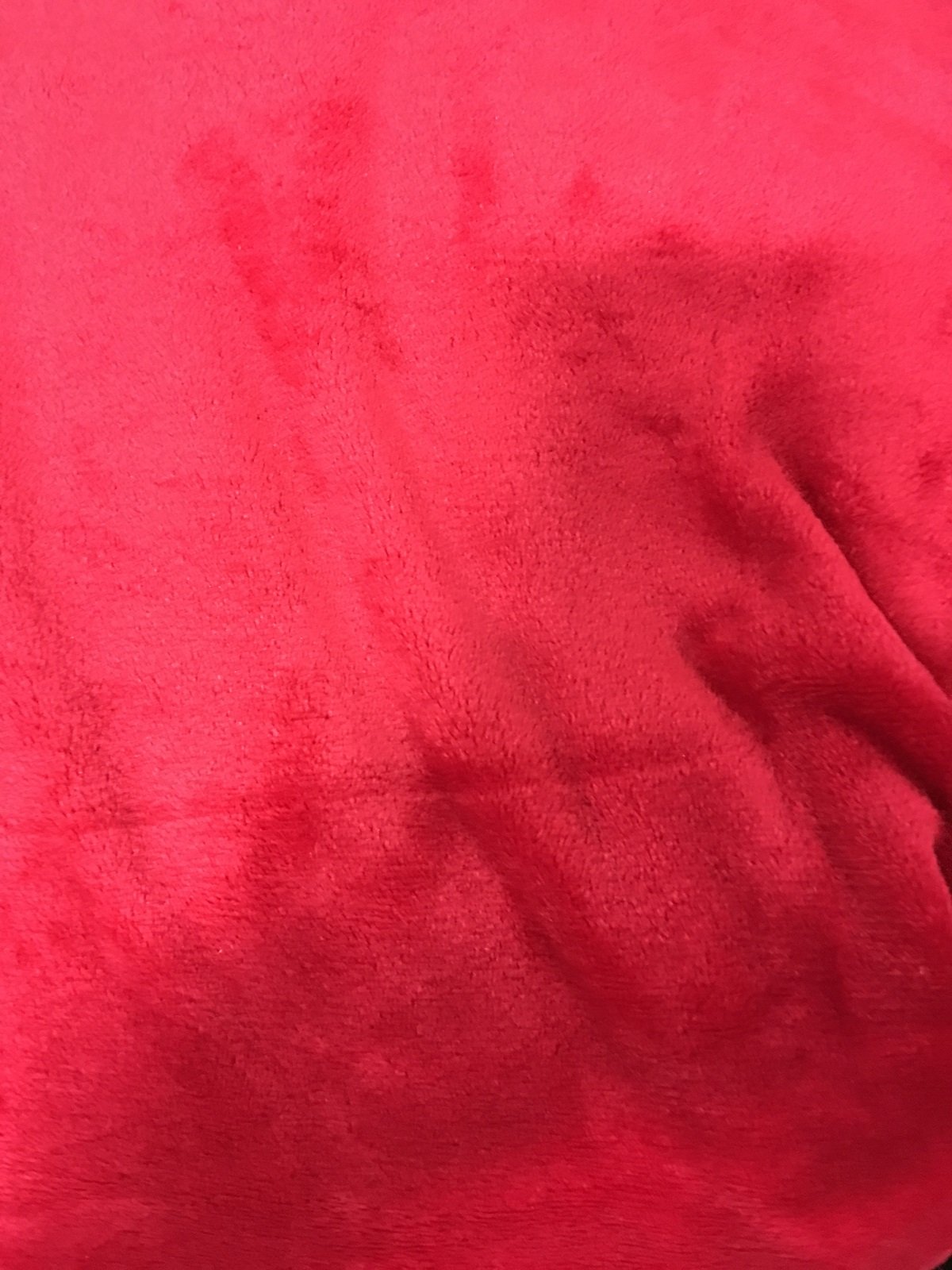 Red Queen Plush Fleece Throw Blanket - Ultra Soft Lightweight Blanket for Sofa, Couch & Bed - Cozy Home Decor for Living Room, Movie Nights & Winter Warmth