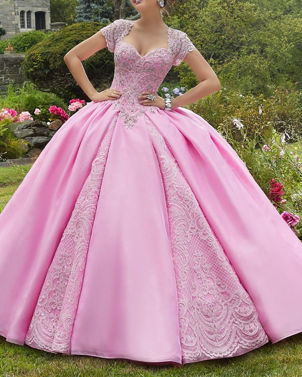 Elegant Sweetheart Beaded Quinceanera Ball Gown with Lace Appliques - Princess Prom Party Dress for Women | Perfect for Quinceañeras, Prom Nights, and Formal Celebrations