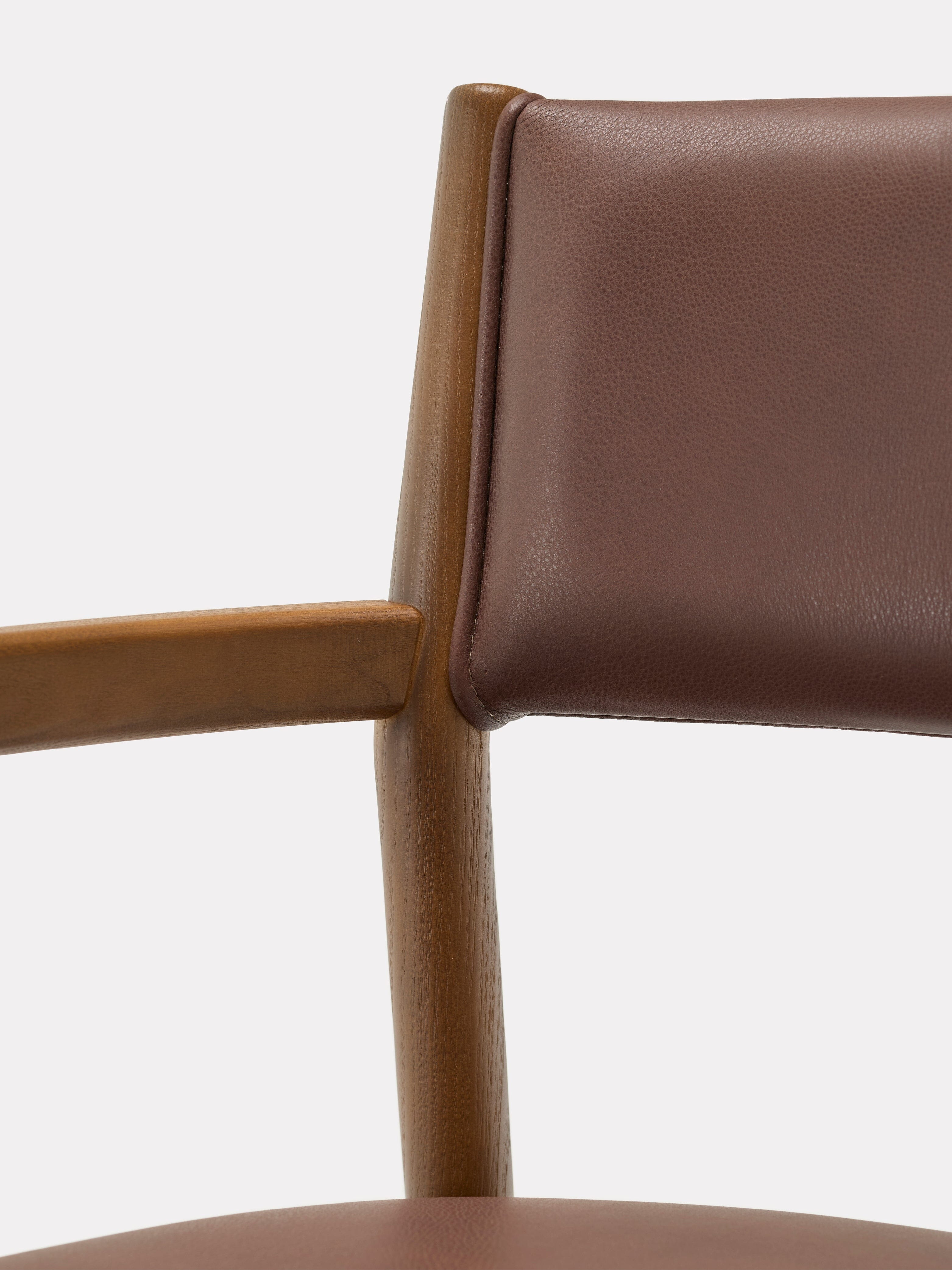 Portland Armchair - Modern Accent Chair for Living Room, Bedroom & Office - Stylish Upholstered Lounge Chair with Wooden Legs - Perfect for Relaxing, Reading & Decorating Your Home
