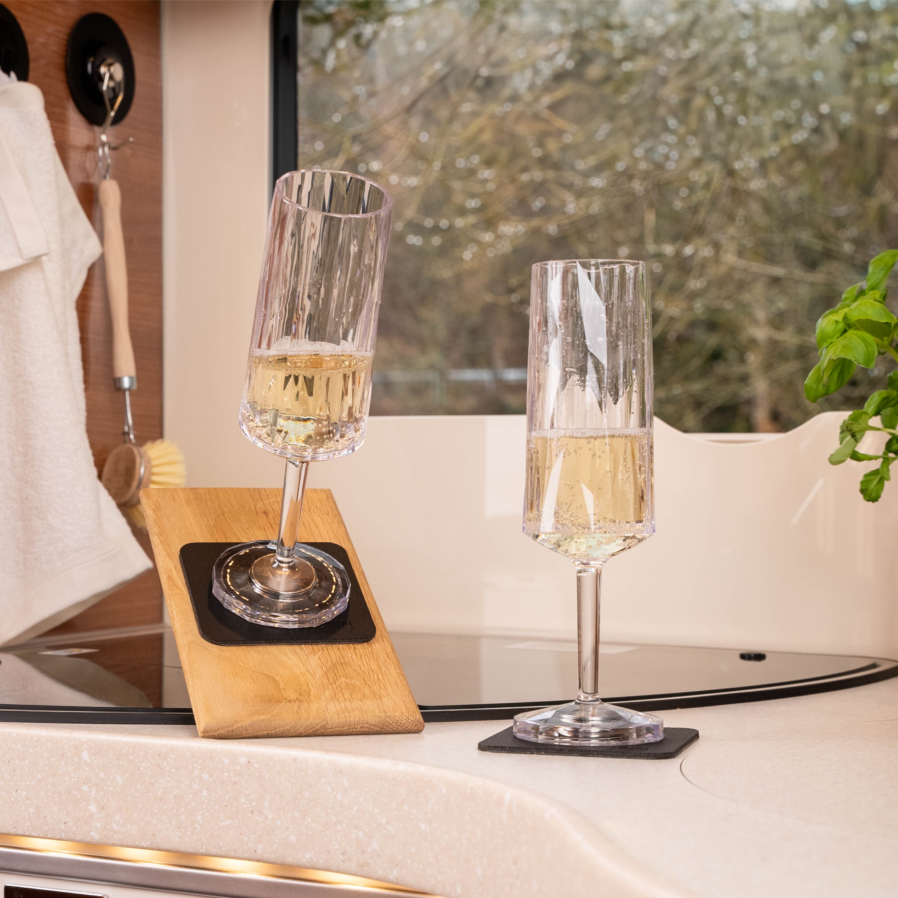 Premium Plastic Champagne Glasses with Magnetic Base - Elegant & Durable Stemware for Weddings, Parties & Special Occasions - Perfect for Toasting & Celebrations