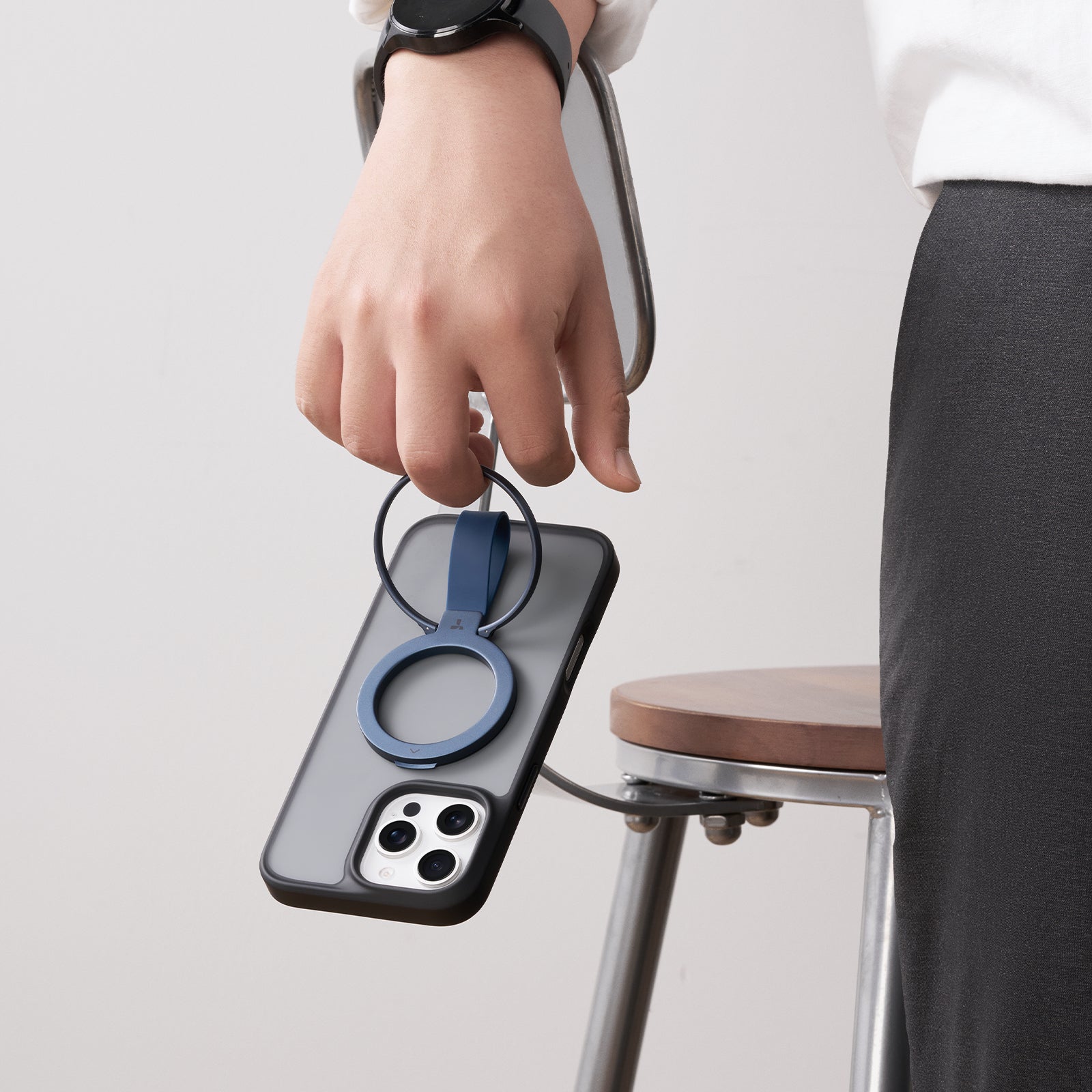 Universal Phone Grip Holder with Kickstand - Anti-Slip Phone Stand for iPhone, Samsung & Smartphones - Perfect for Watching Videos, Taking Selfies & Hands-Free Calling