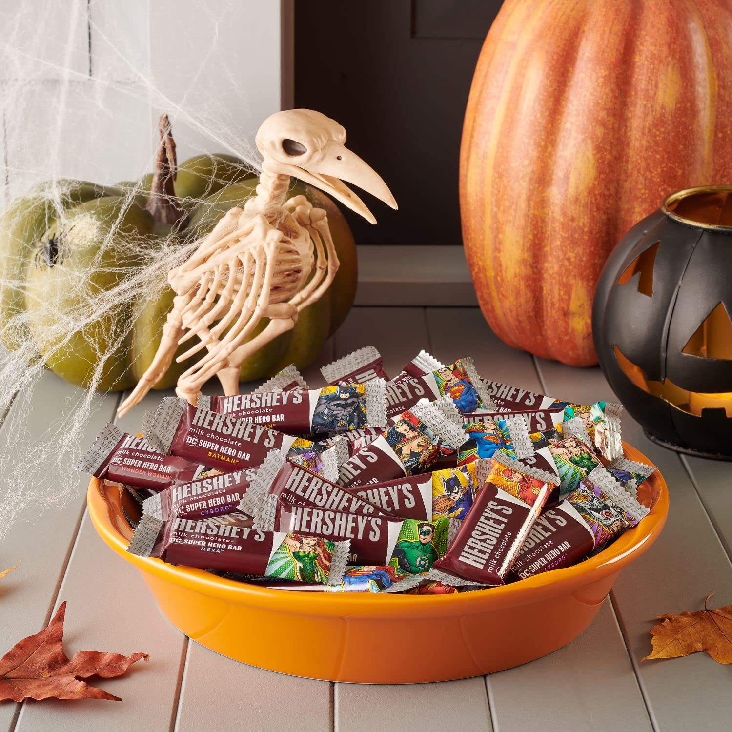 Hershey's Milk Chocolate Bars - DC Super Heroes Edition (Wonder Woman, Batman, Superman) - Fun Size Candy for Halloween, Christmas & Parties - Bulk 2 Pound Pack - Great for Gifts, Movie Nights & Superhero Themed Events