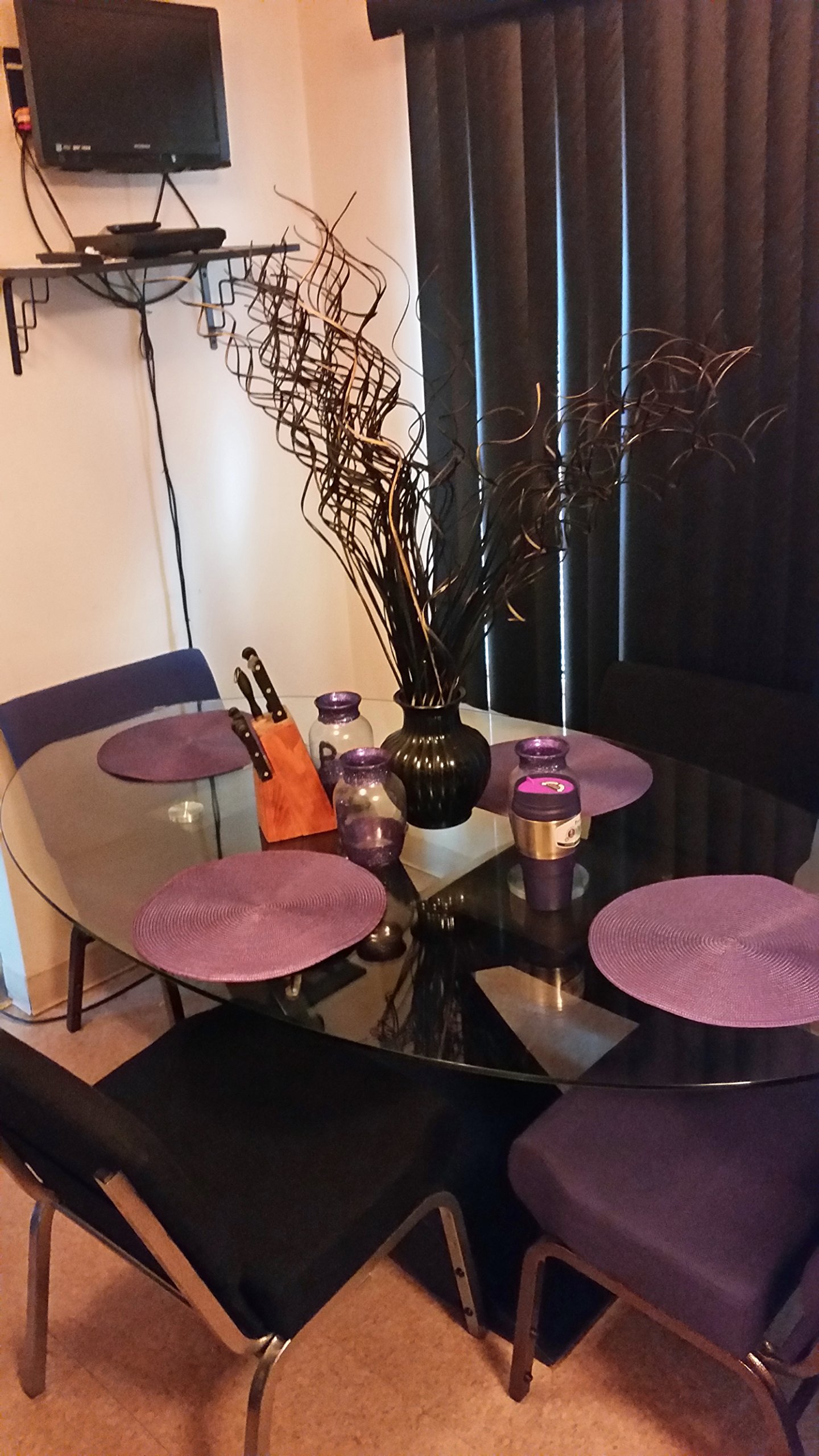 Round Heat-Resistant Vinyl Woven Placemats Set of 4 - Non-Slip Kitchen Table Mats for Dining, Home Decor (Purple) | Perfect for Everyday Meals, Dinner Parties & Holiday Gatherings