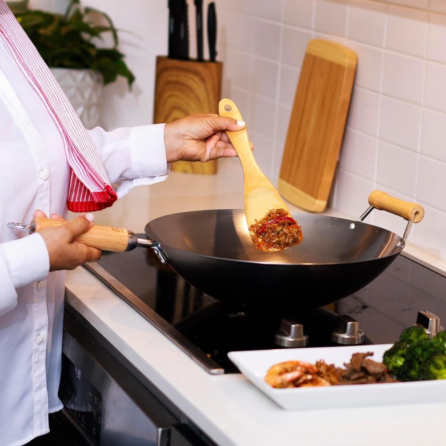 Joyce Chen 14-Inch Flat Bottom Carbon Steel Wok - Professional Chinese Stir Fry Pan for High Heat Cooking - Perfect for Home Chefs & Restaurant-Style Stir-Frying, Sautéing & Deep Frying